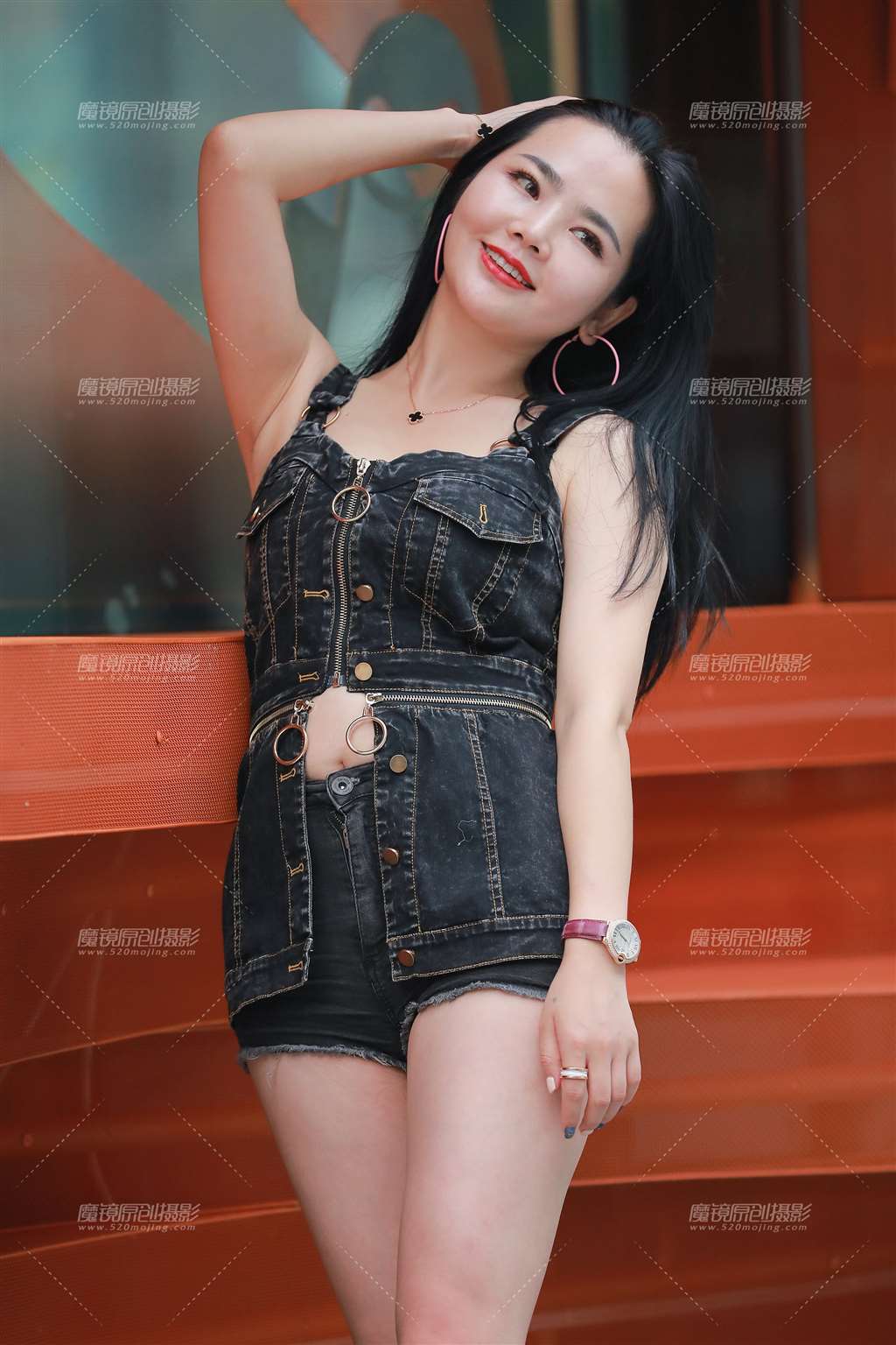 图片[1]-黑色热裤Y Y小姐姐-街拍流行馆