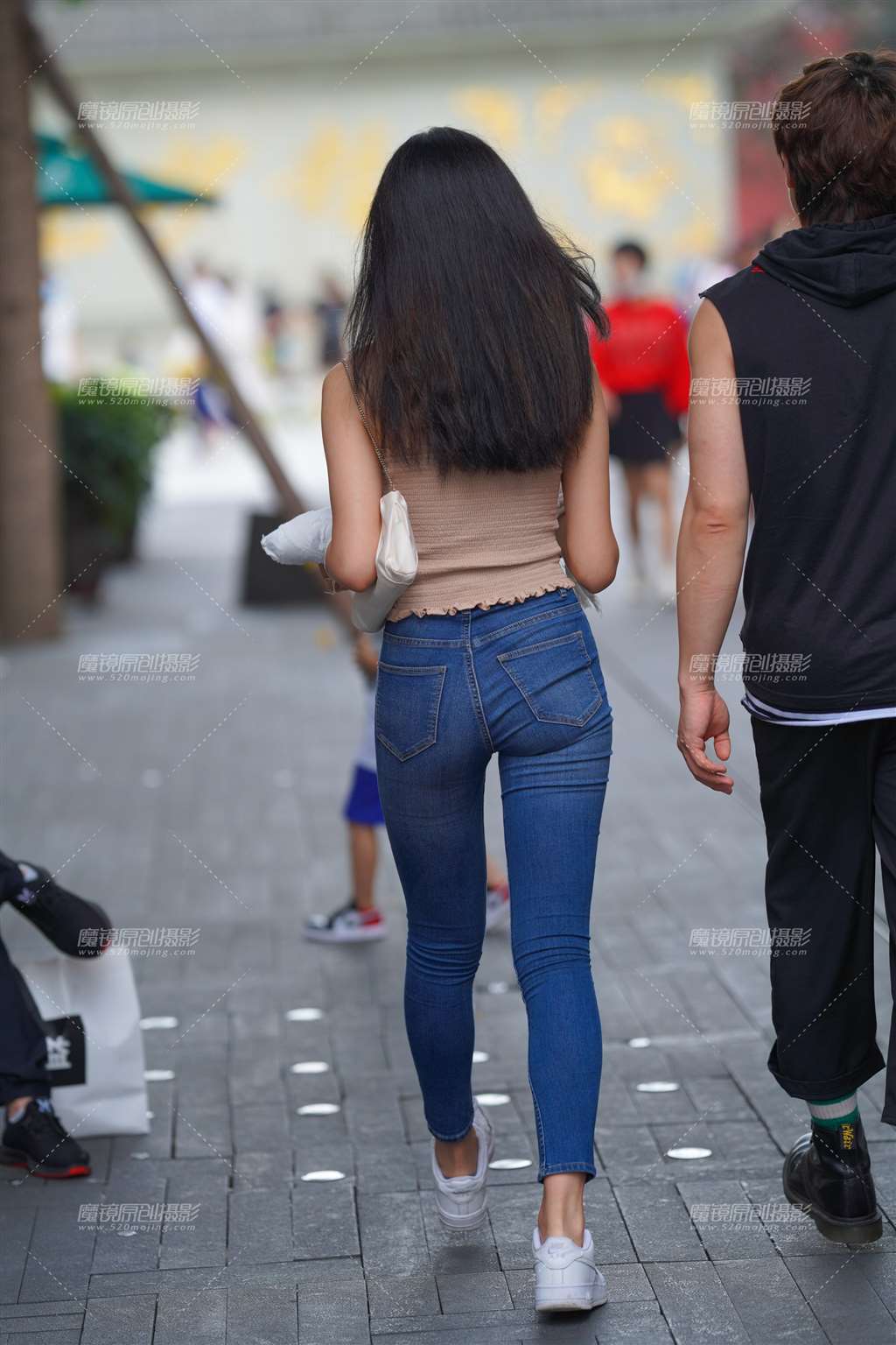 图片[1]-紧牛小妹-街拍流行馆