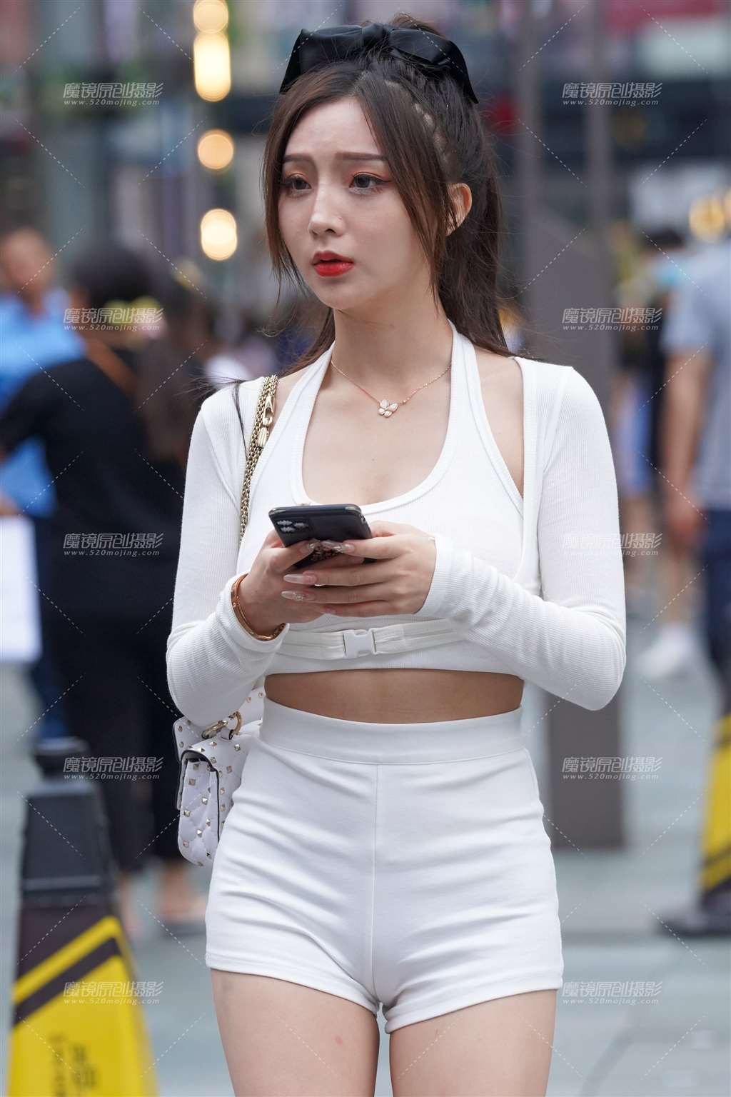 图片[5]-白裤女孩-街拍流行馆
