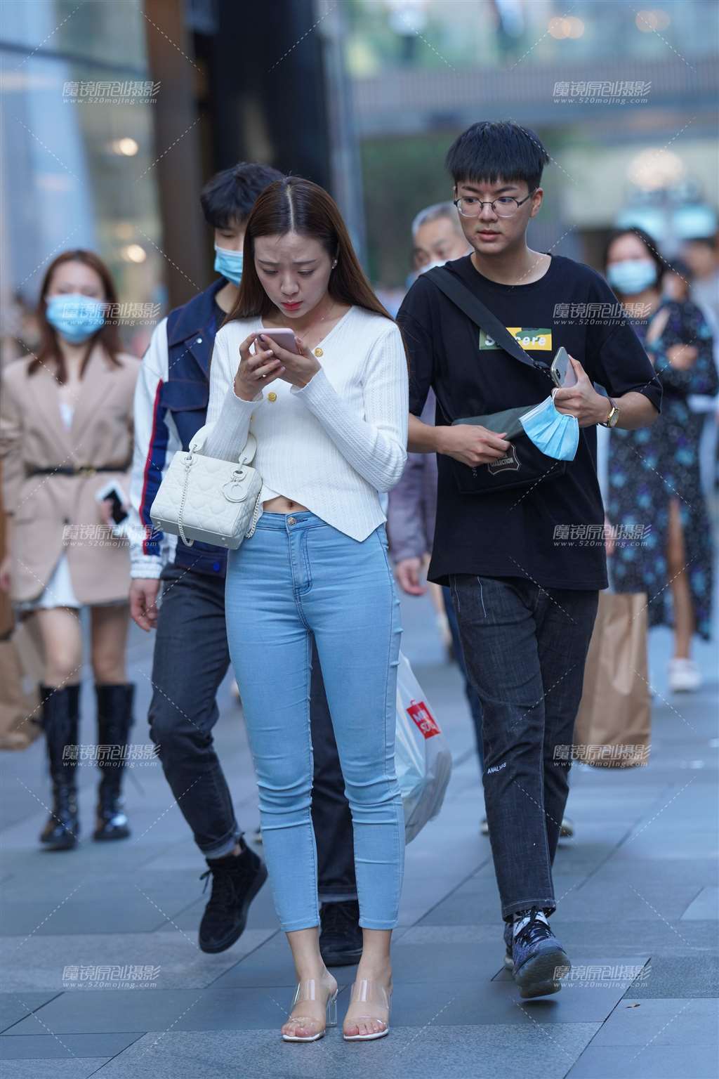 图片[3]-蓝色紧牛-街拍流行馆