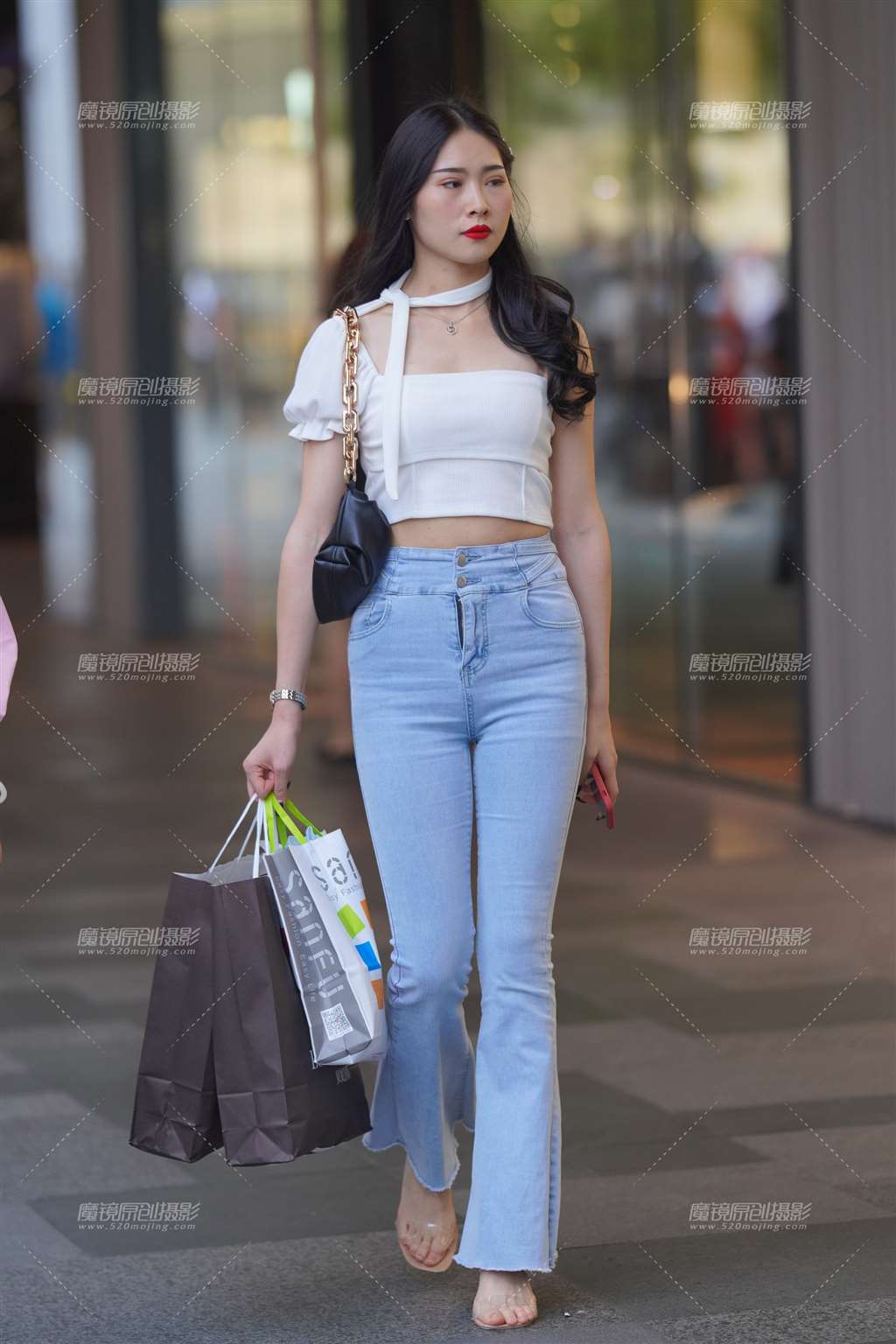 图片[1]-紧牛美女 好身材-街拍流行馆