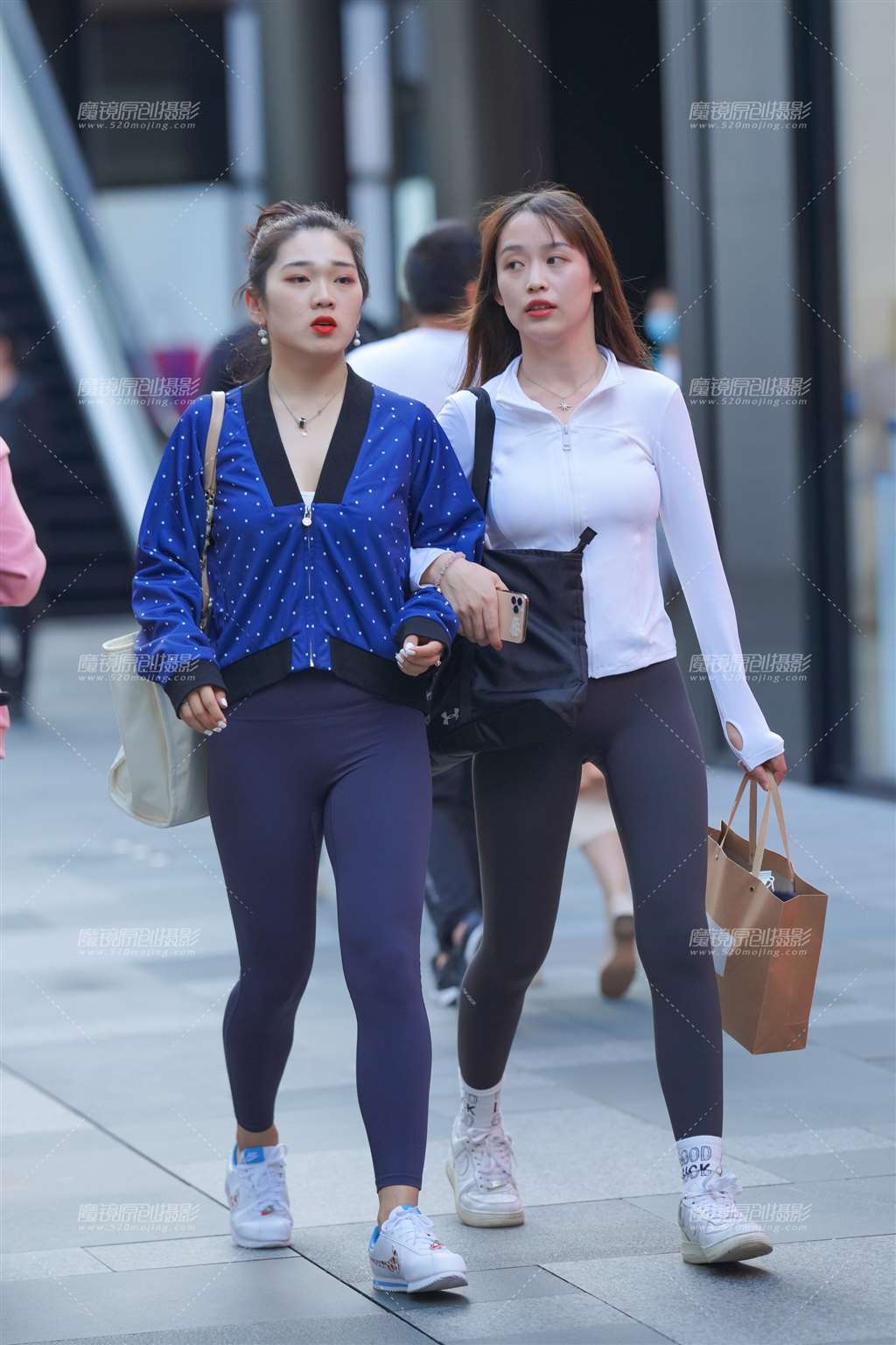 图片[3]-紧身裤闺蜜-街拍流行馆
