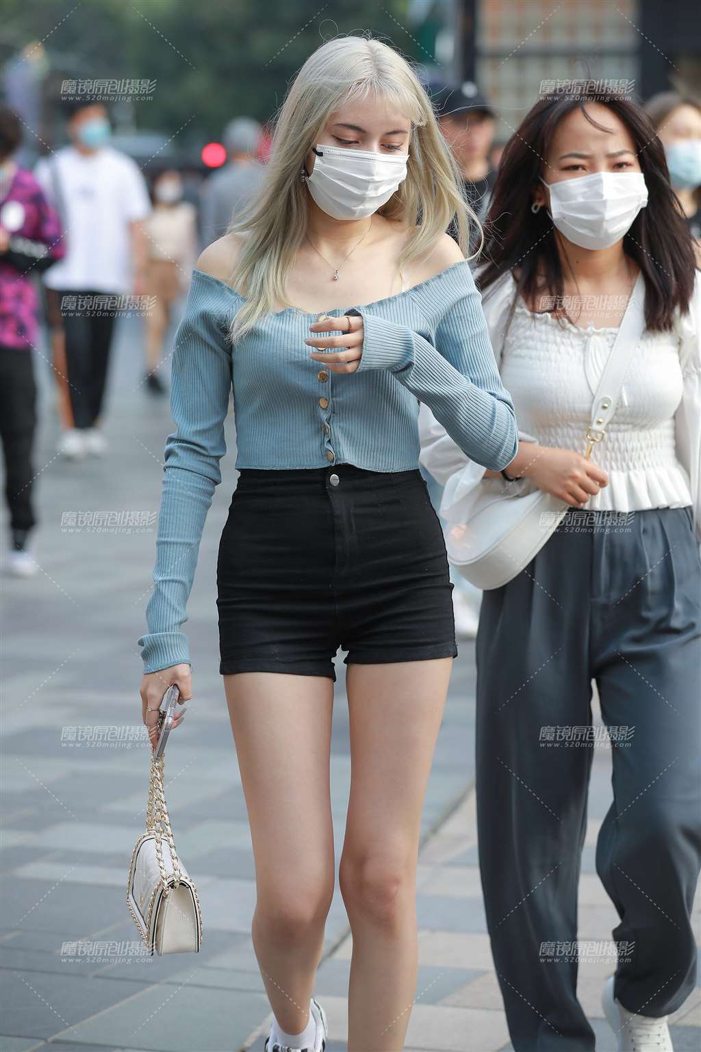图片[4]-黑热裤美女-街拍流行馆