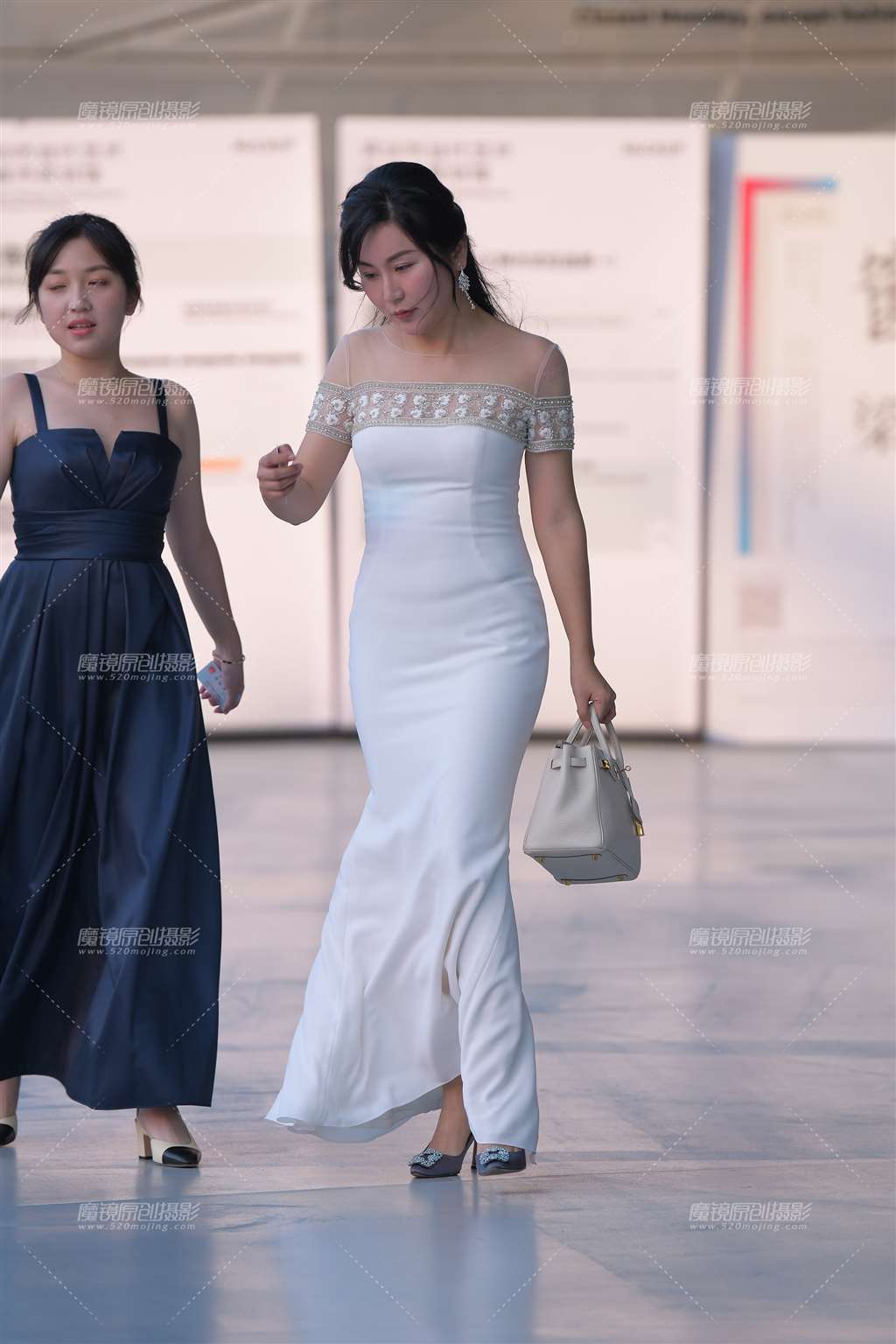 图片[5]-丰腴的晚装熟女-街拍流行馆