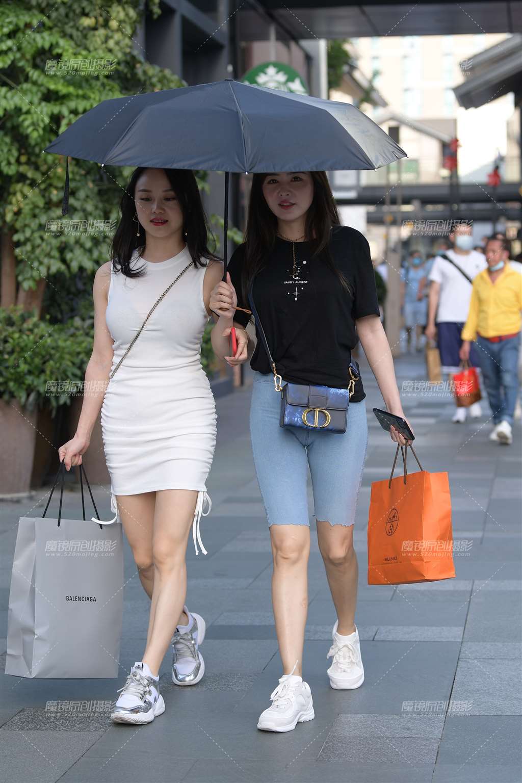 图片[1]-似曾相识的她~-街拍流行馆