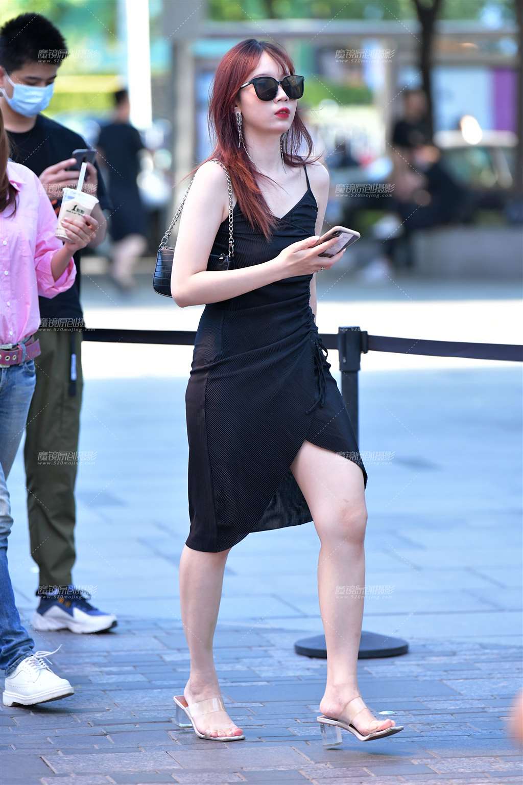 图片[1]-第1807篇吊带裙美女-街拍流行馆