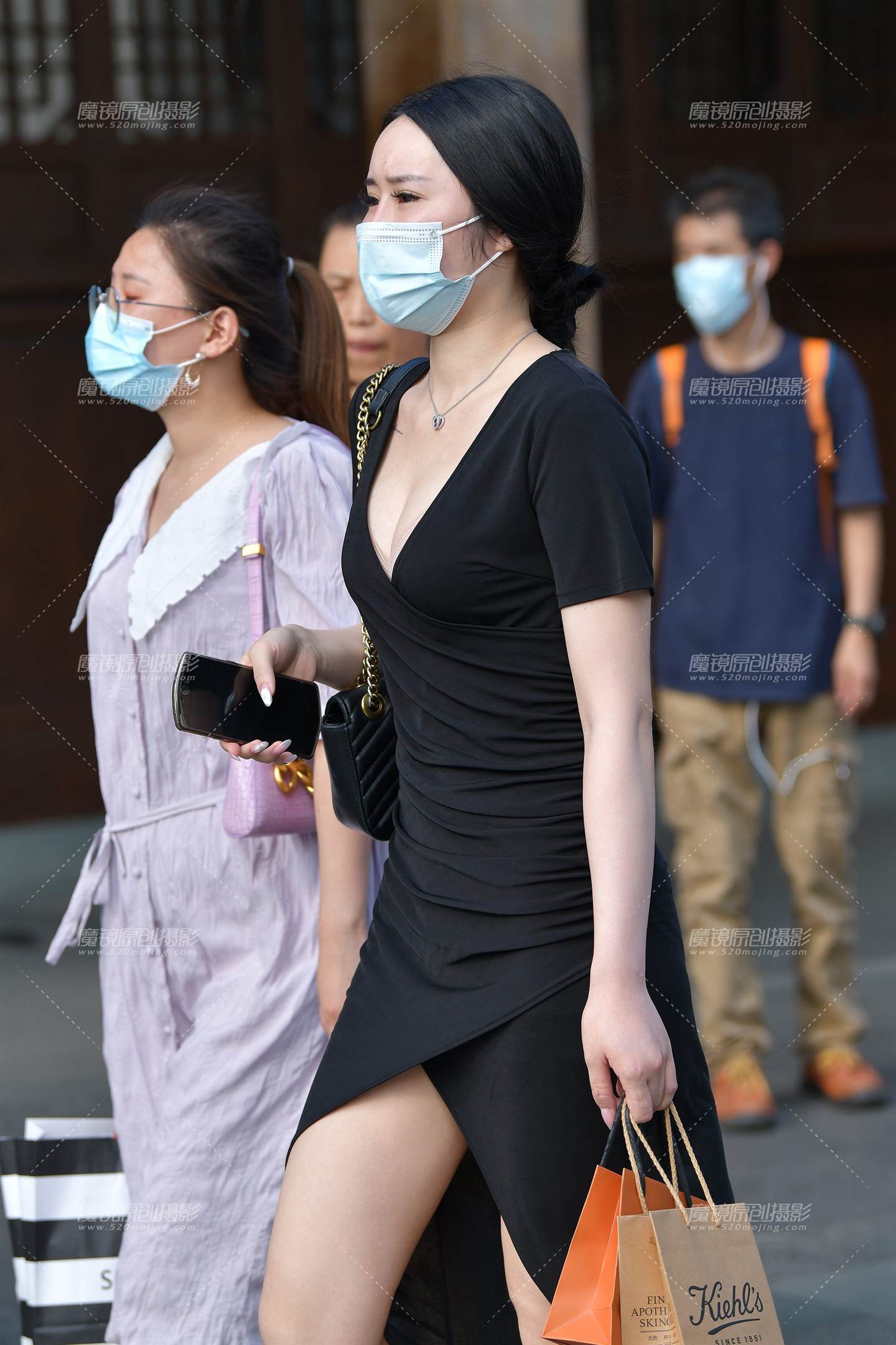 图片[3]-韵味的性感熟女-街拍流行馆