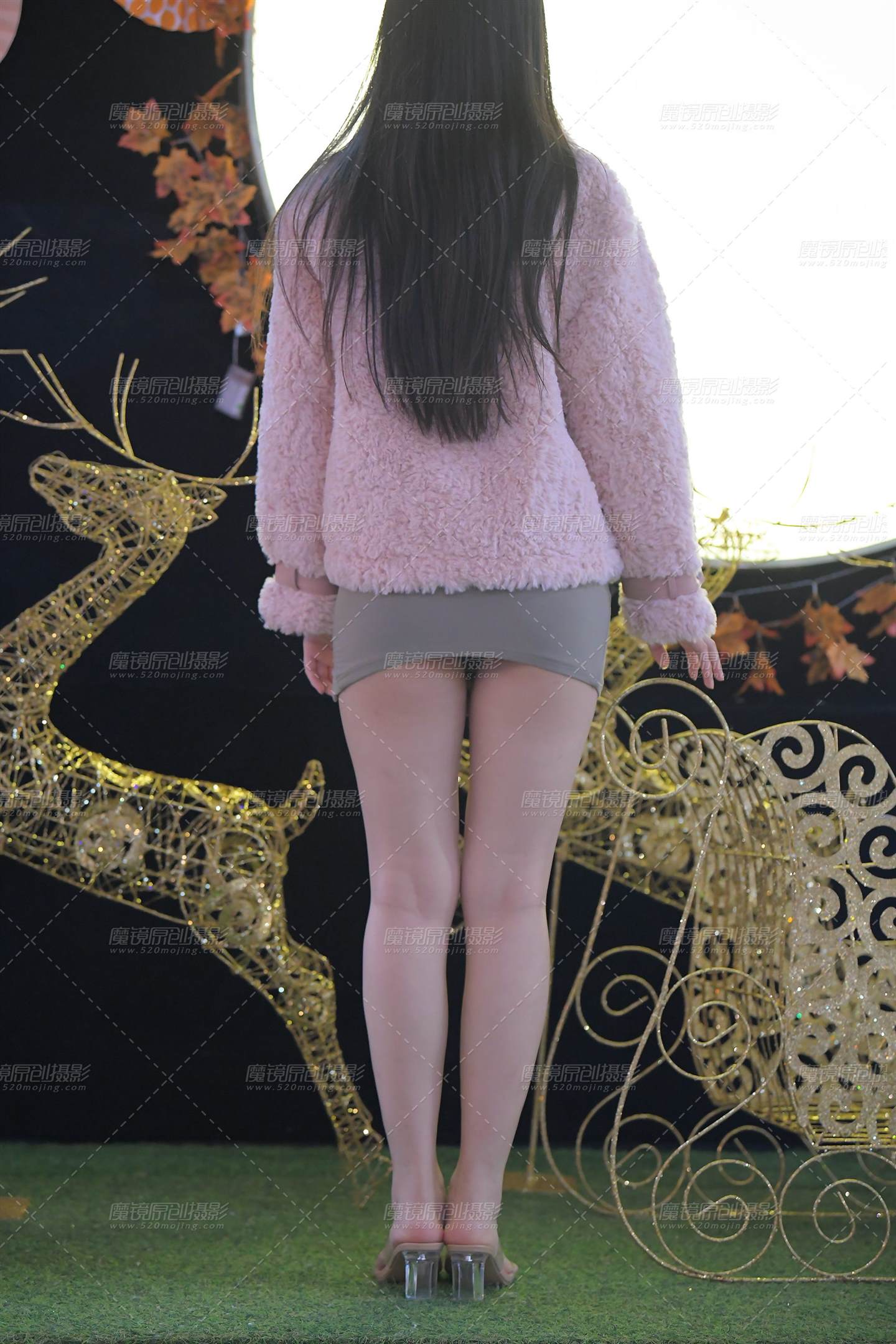 图片[1]-【红石摄影作品】灰色包臀裙美女-街拍流行馆