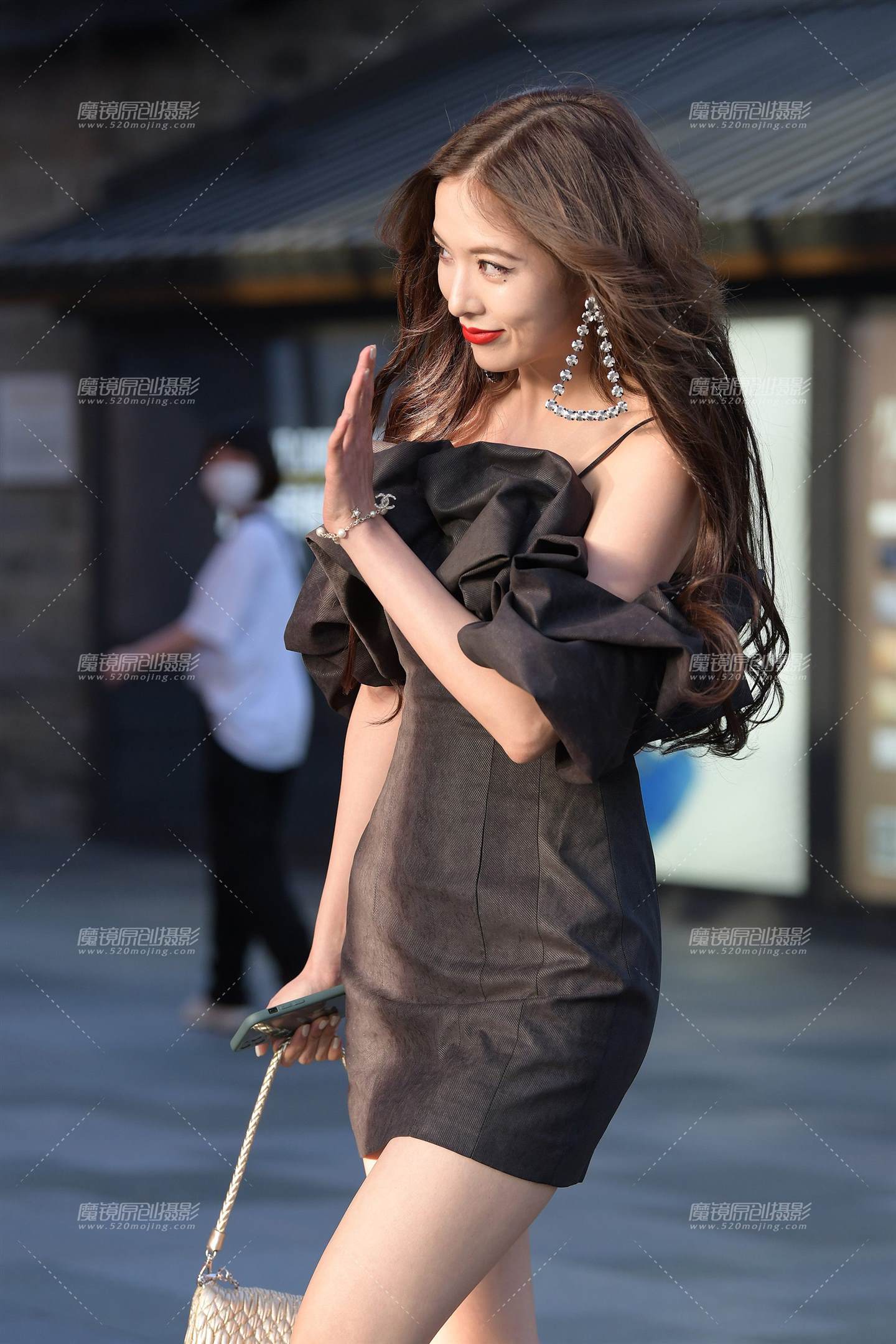 图片[1]-靓丽的美腿高跟美女-街拍流行馆