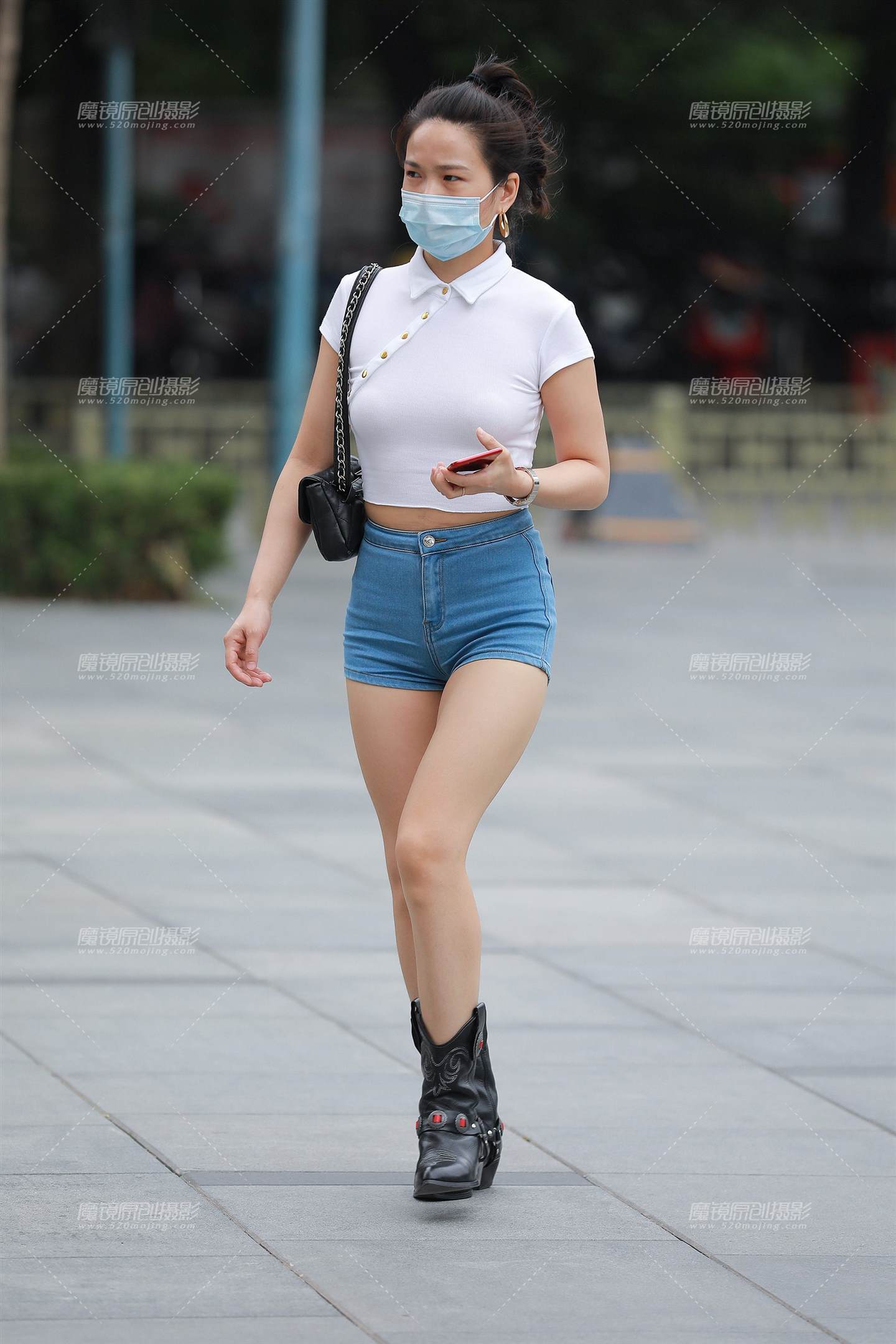 图片[4]-蓝牛热裤小妹-街拍流行馆