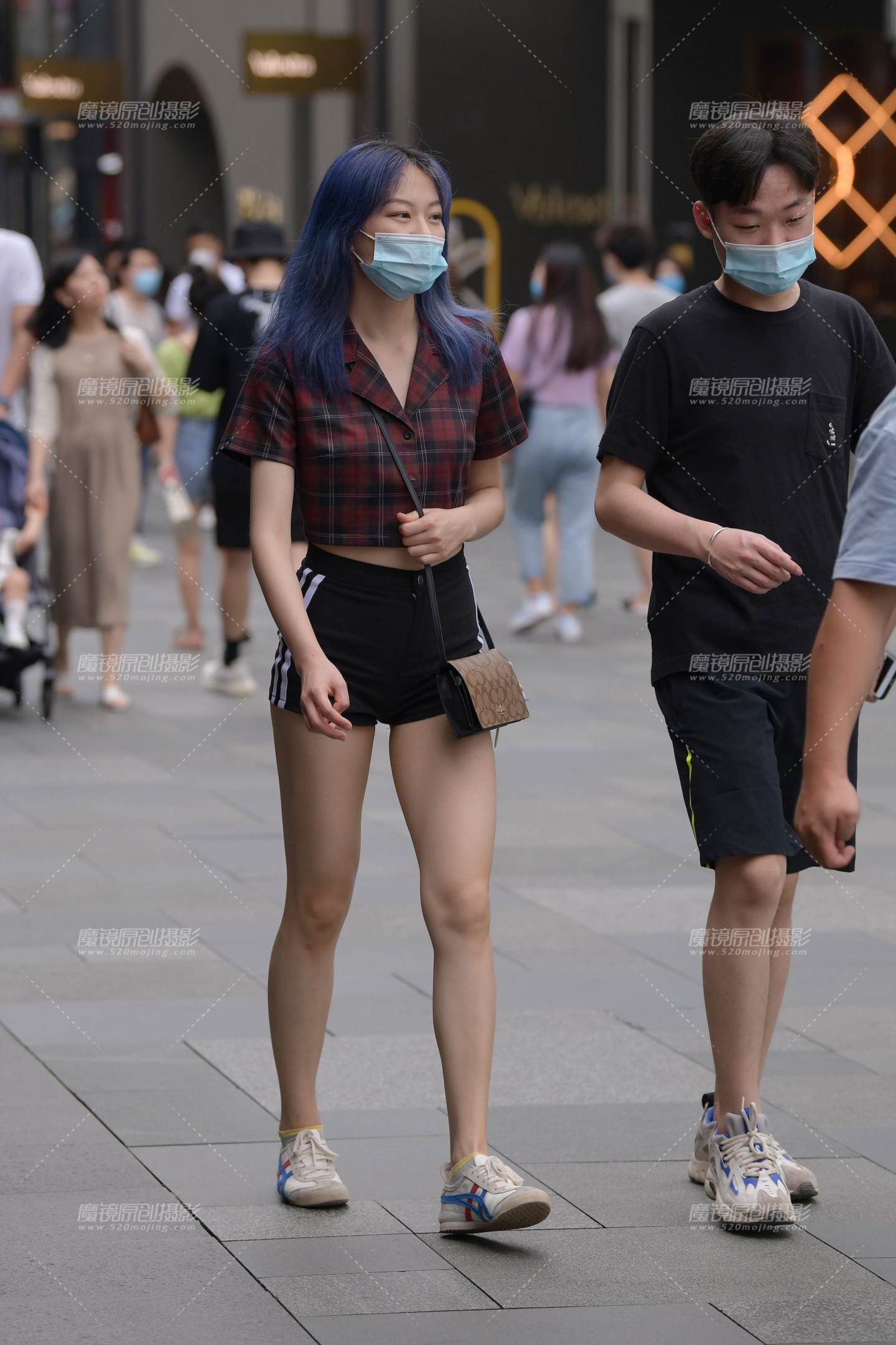 图片[1]-露腰热裤YY女友-街拍流行馆