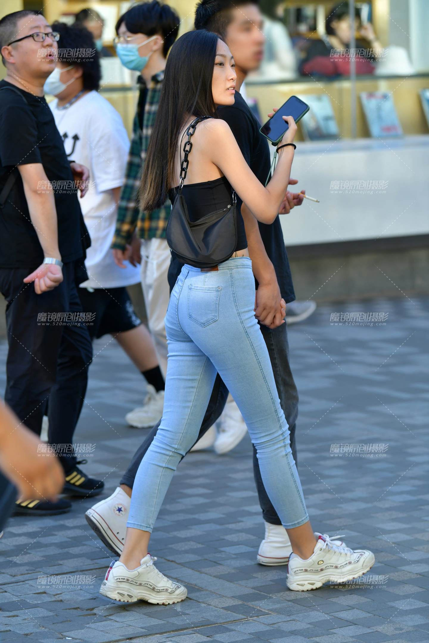 图片[4]-苗条牛仔裤美女-街拍流行馆