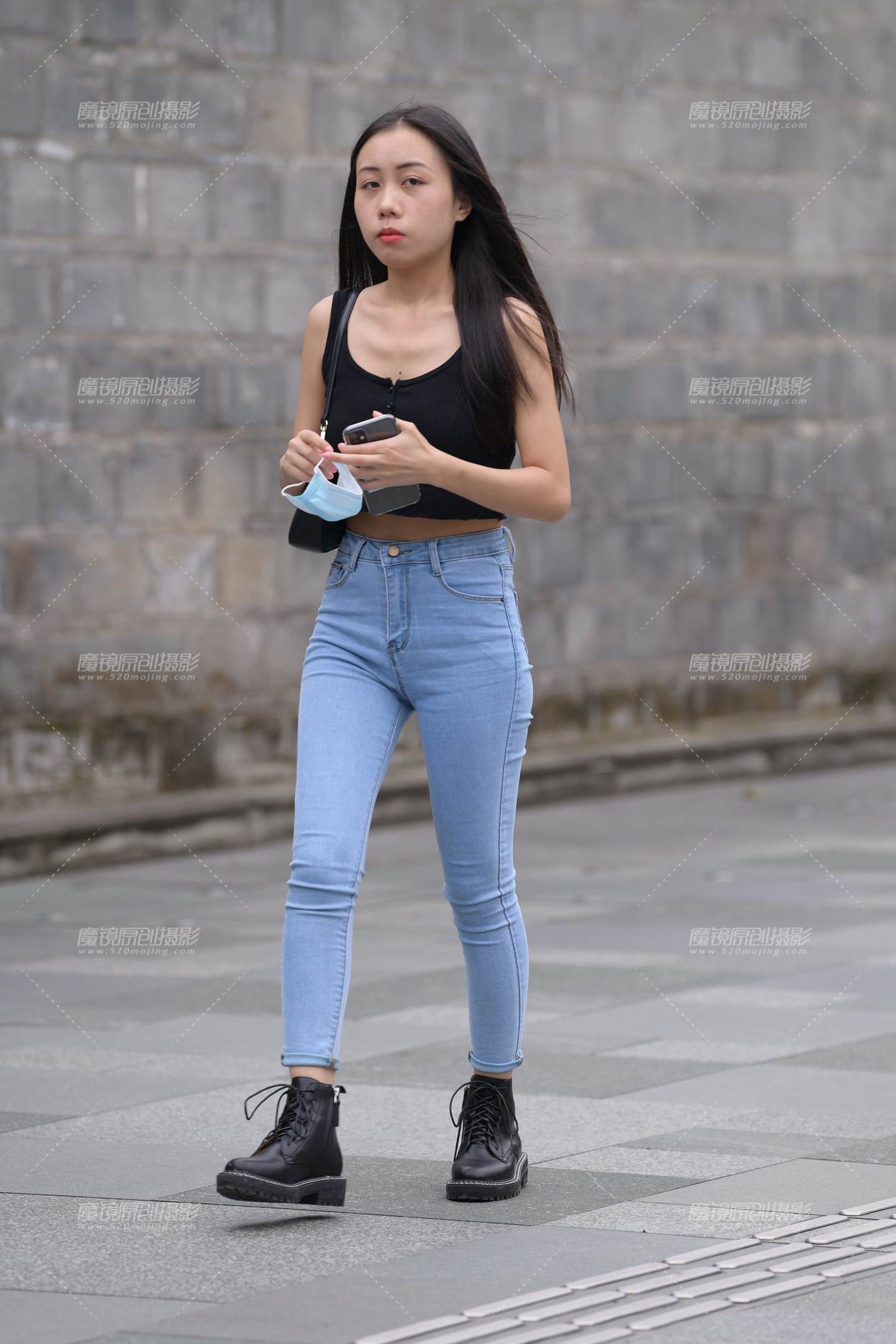 图片[3]-蓝色紧牛美眉-街拍流行馆