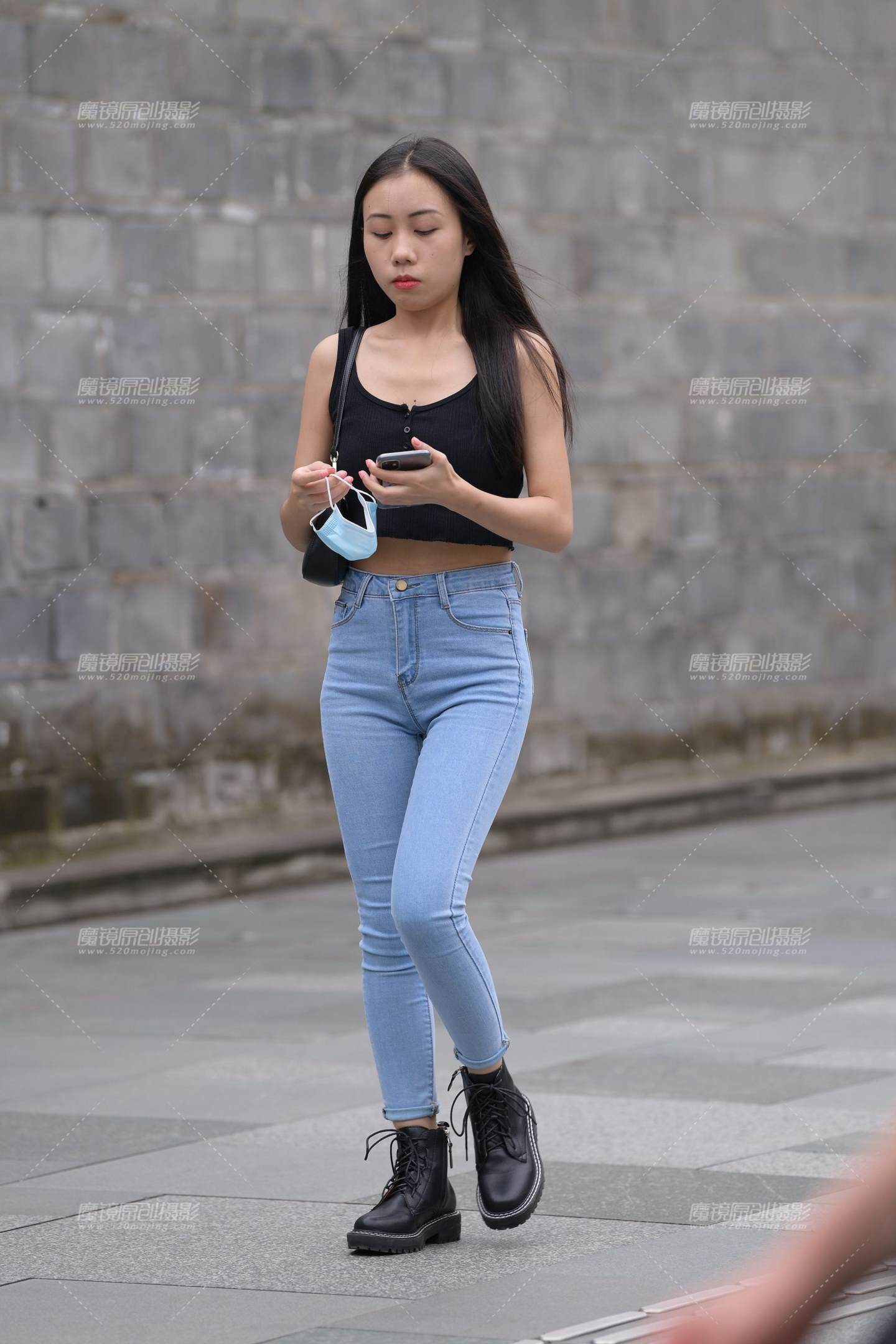 图片[4]-蓝色紧牛美眉-街拍流行馆