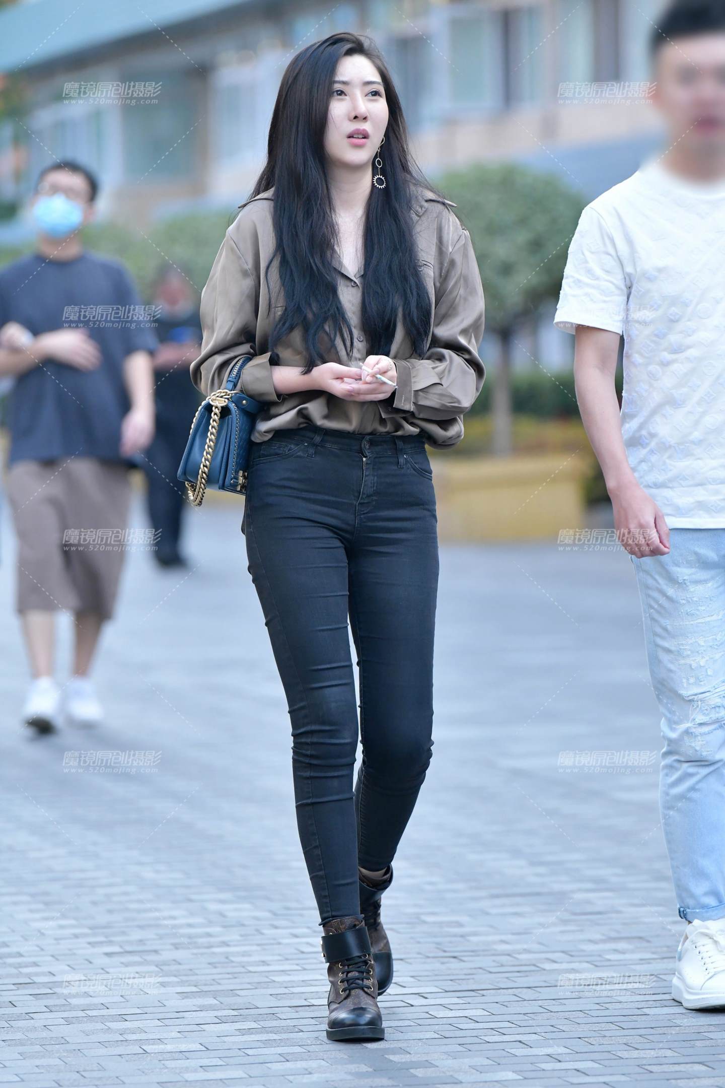 图片[3]-牛仔裤长腿美女-街拍流行馆