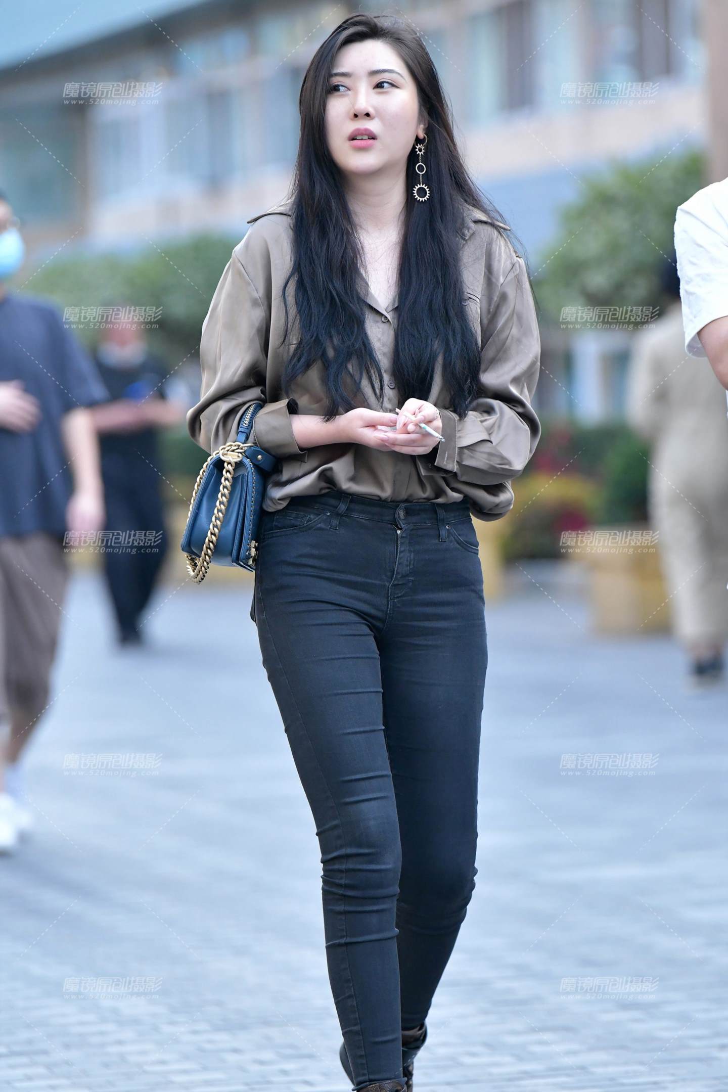 图片[4]-牛仔裤长腿美女-街拍流行馆