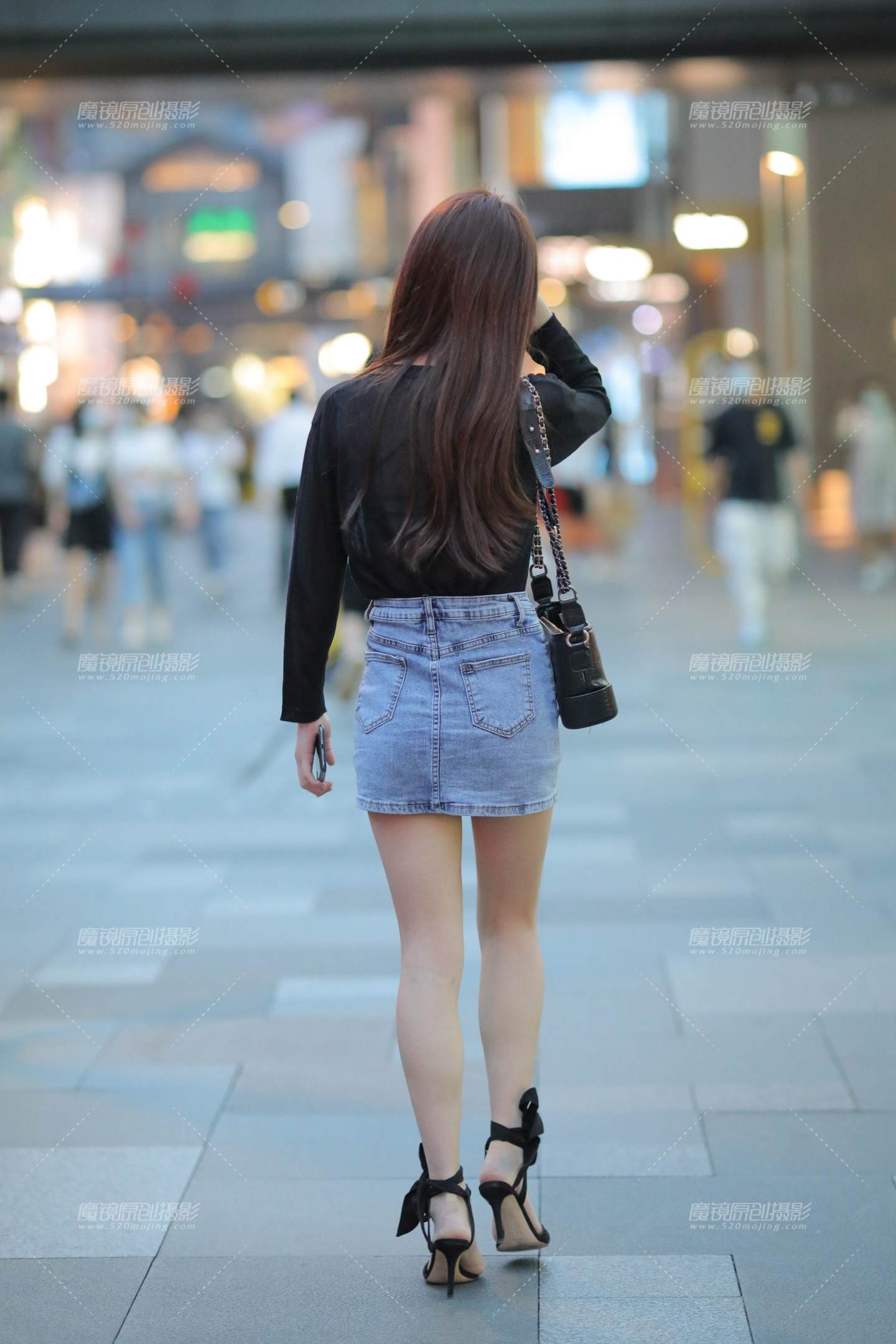 图片[2]-短裙小美女-街拍流行馆