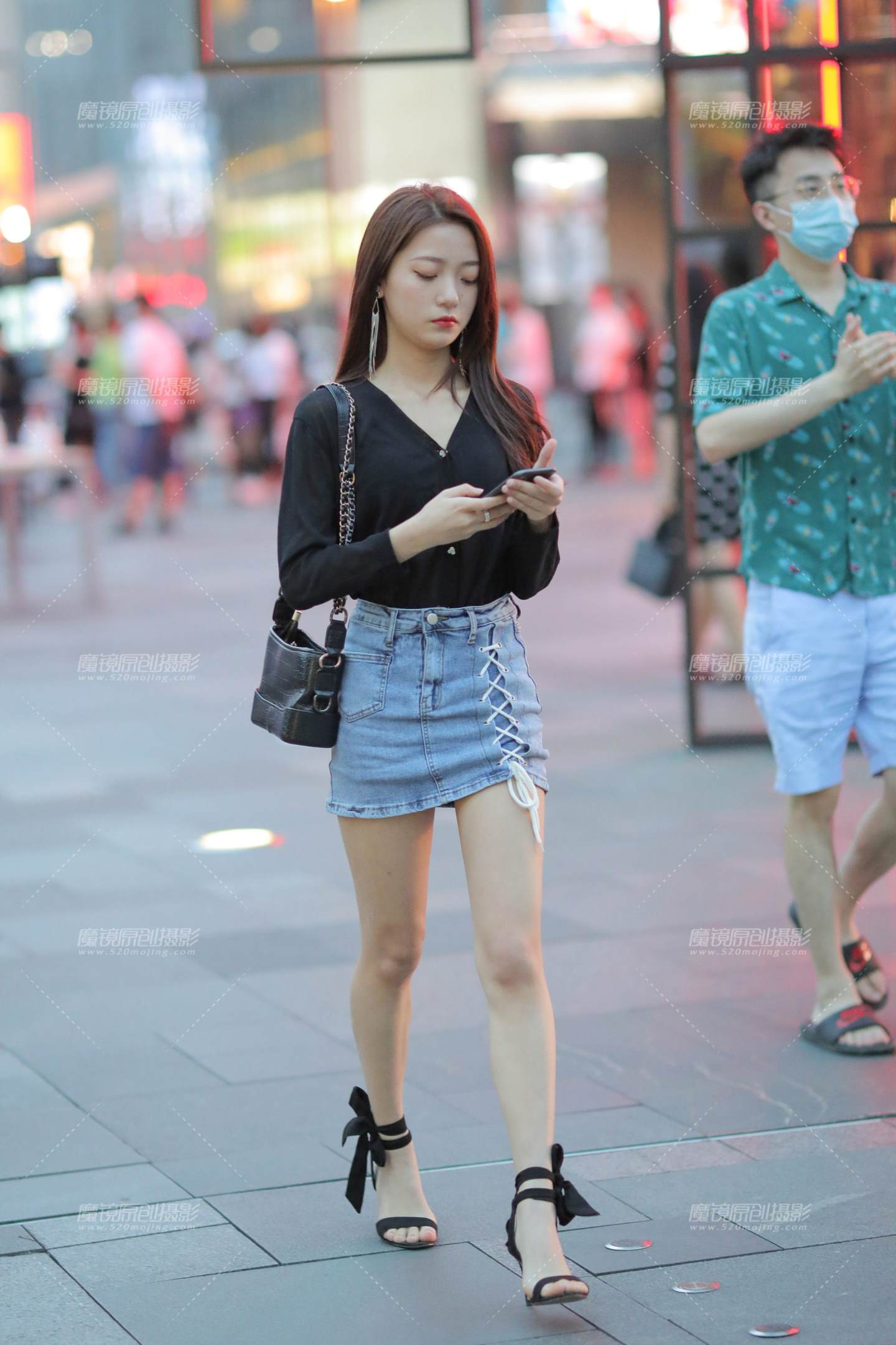图片[3]-短裙小美女-街拍流行馆