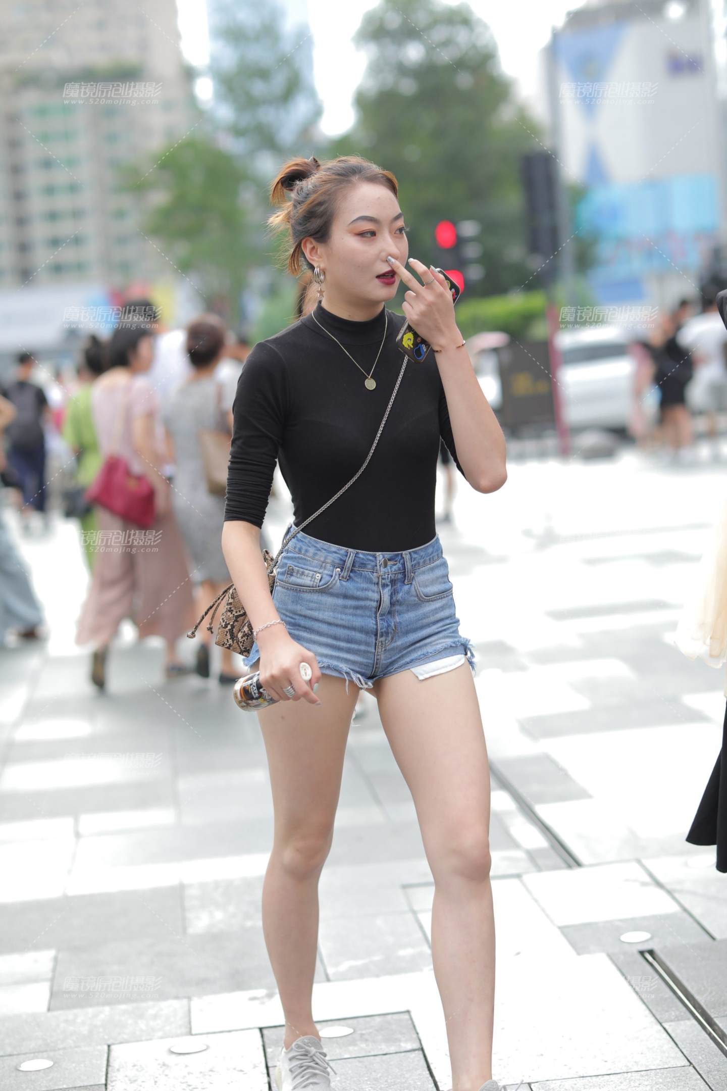 图片[1]-热裤美背-街拍流行馆