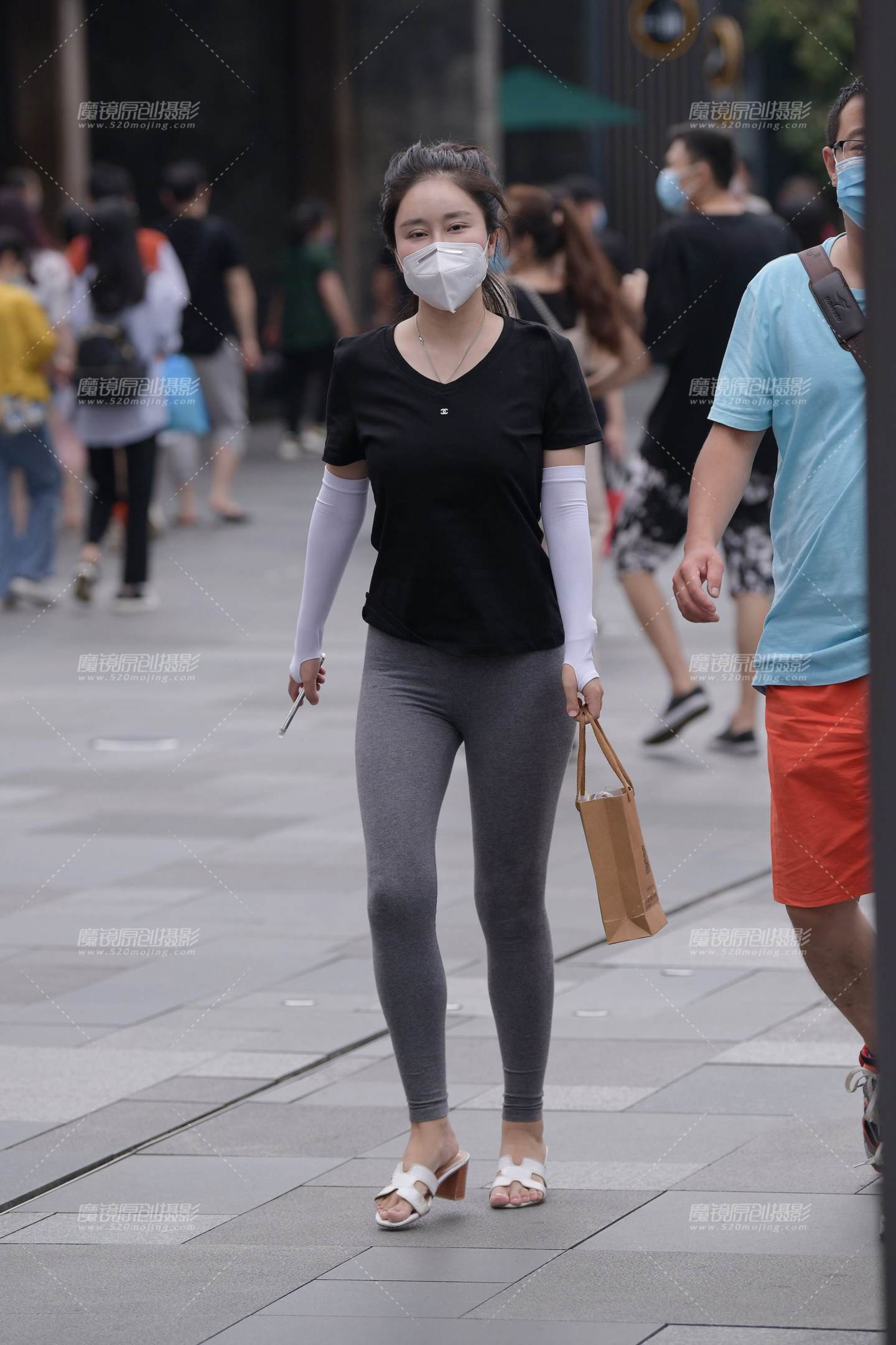 图片[1]-这种面料的裤子舒服-街拍流行馆
