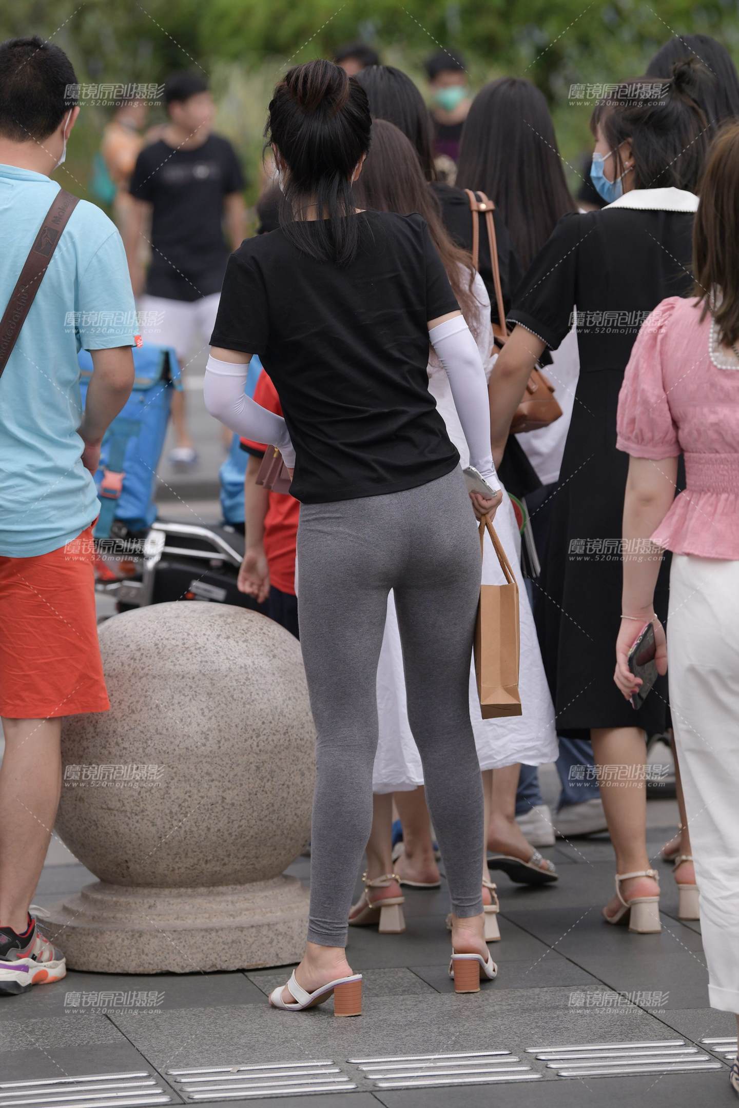 图片[2]-这种面料的裤子舒服-街拍流行馆
