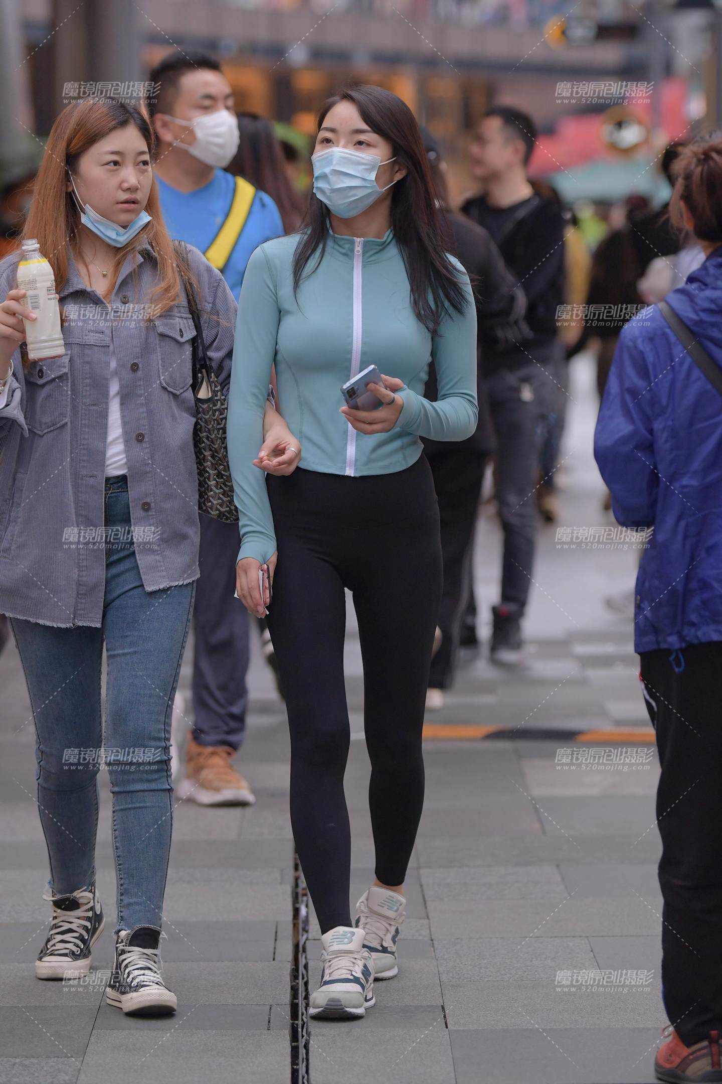 图片[3]-紧身装美眉-街拍流行馆