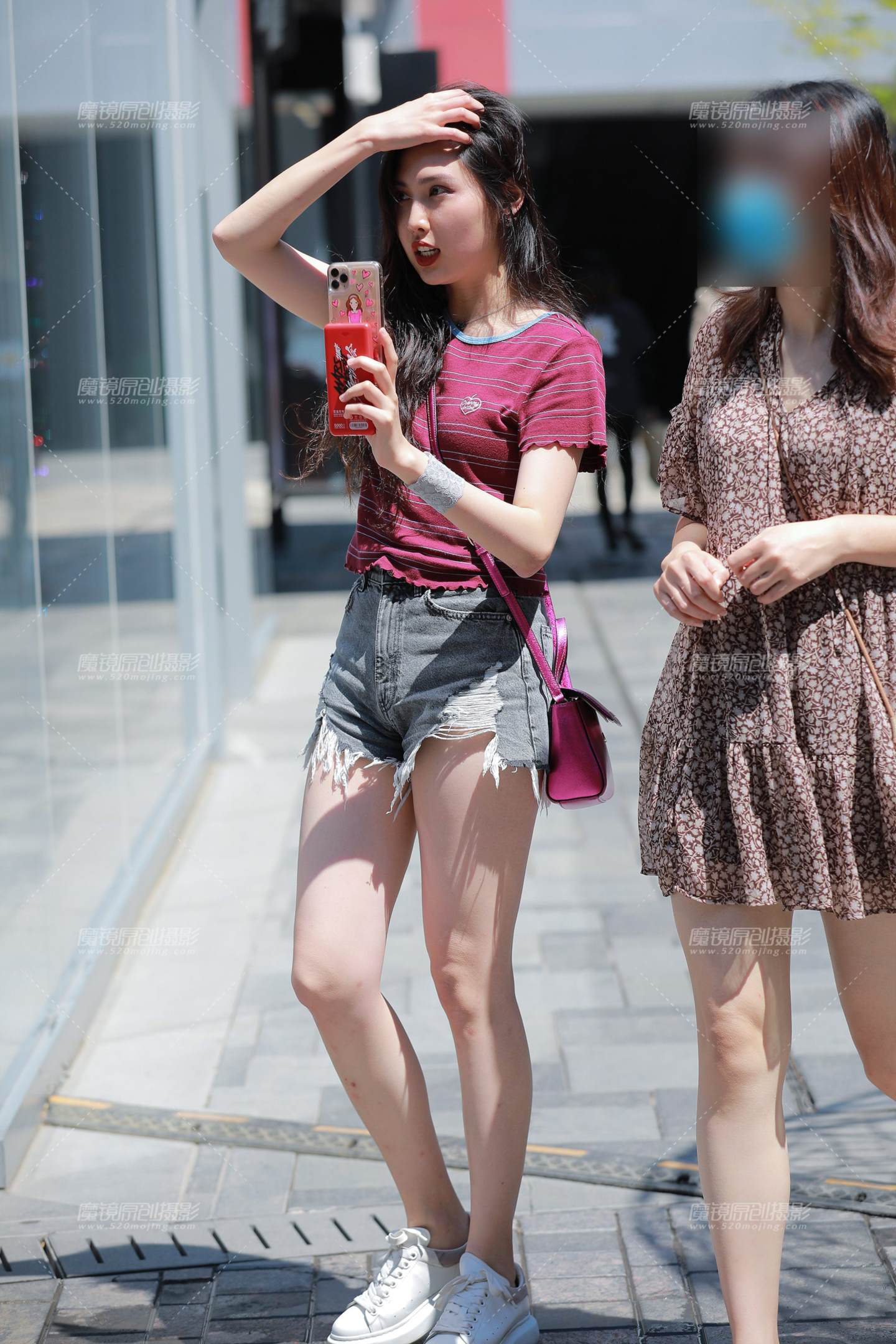 图片[4]-热裤漂亮小姐姐-街拍流行馆