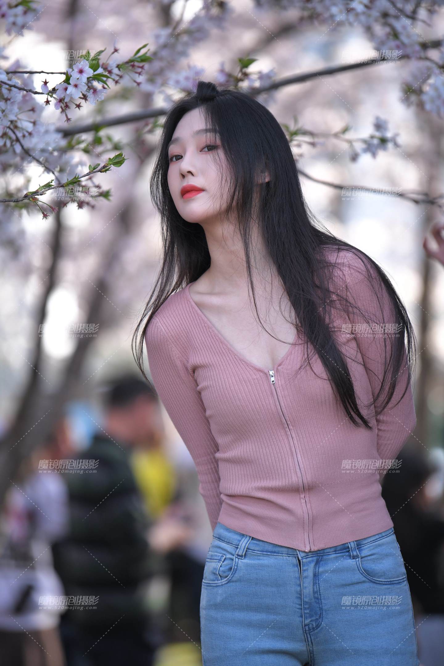 图片[4]-樱花树旁-街拍流行馆