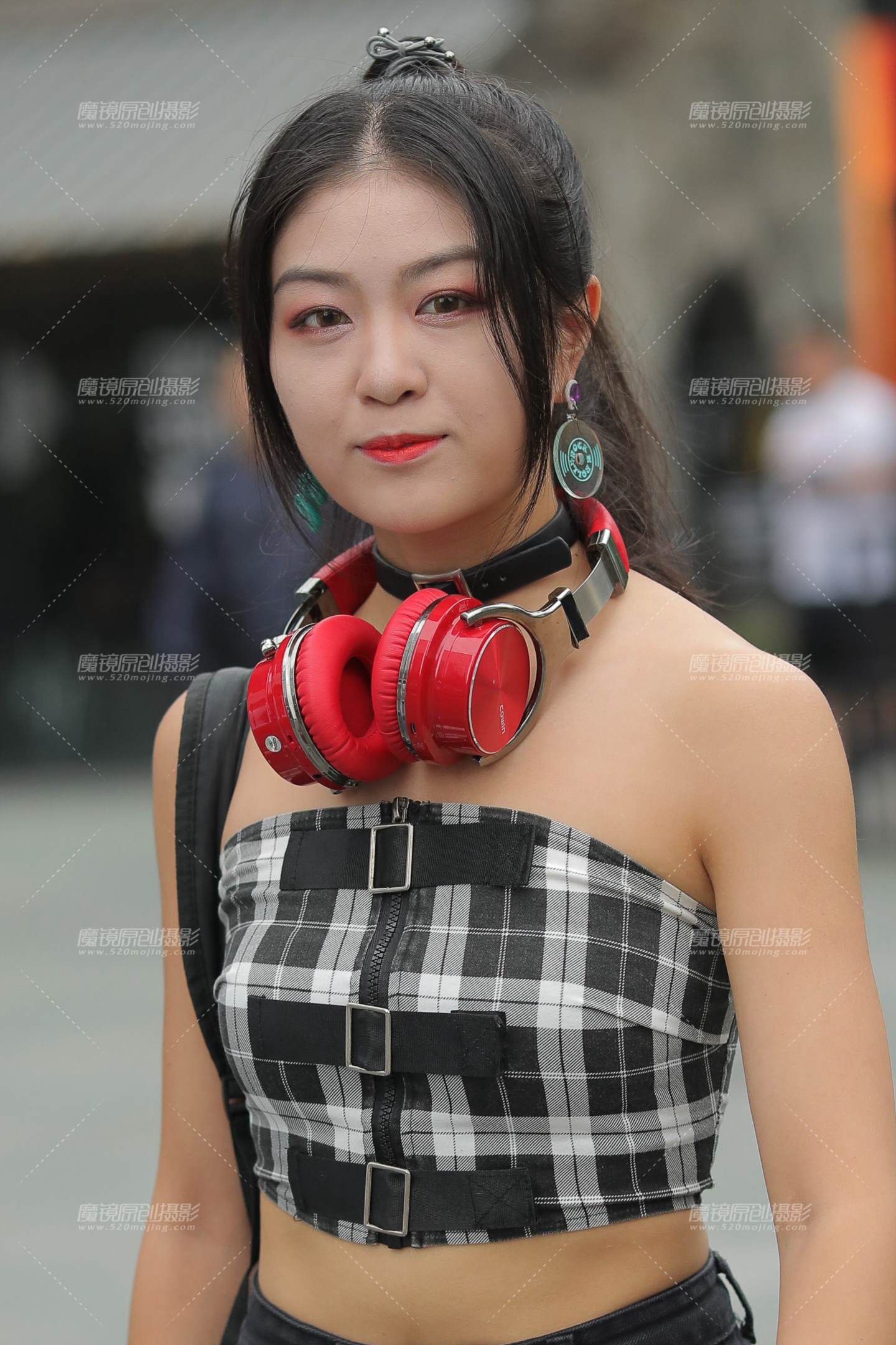 图片[2]-热裤女孩-街拍流行馆