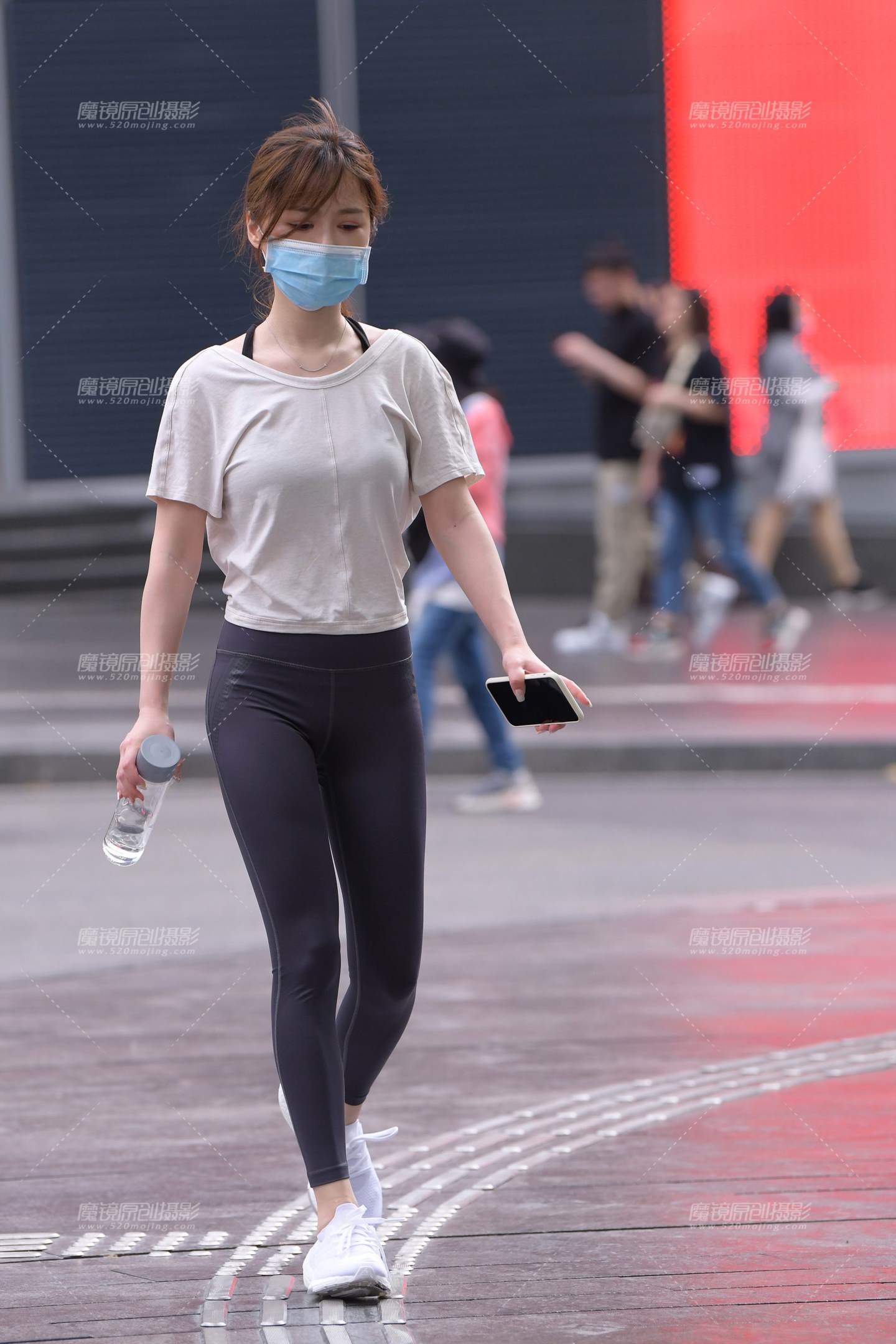 图片[4]-青春的紧身裤女孩-街拍流行馆
