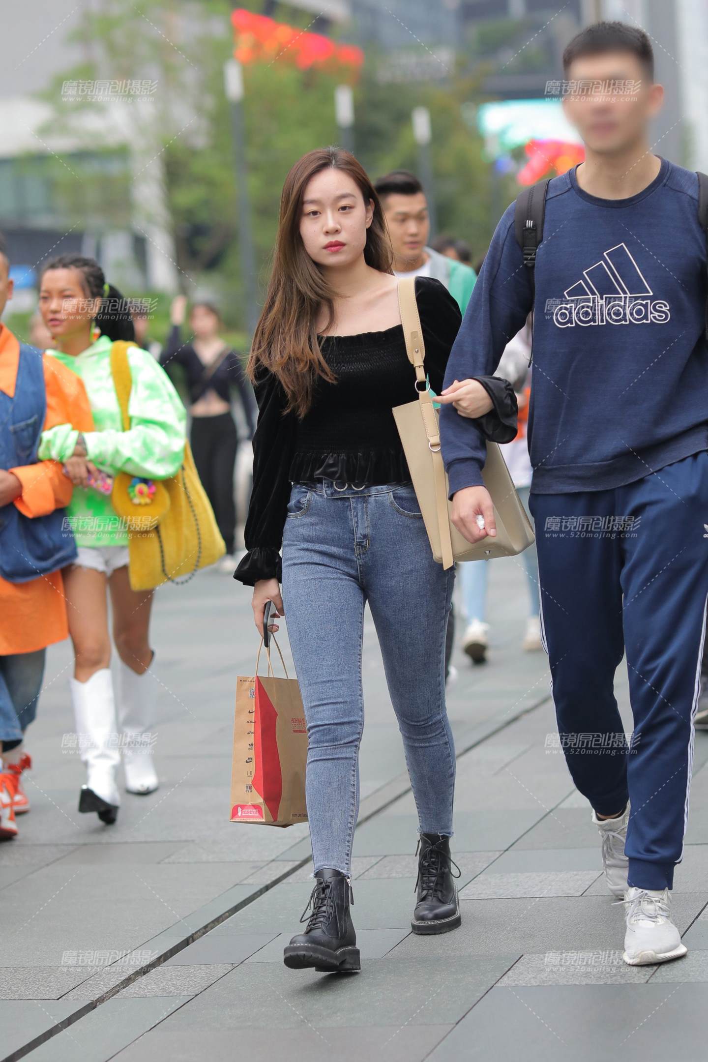 图片[1]-紧牛女友-街拍流行馆