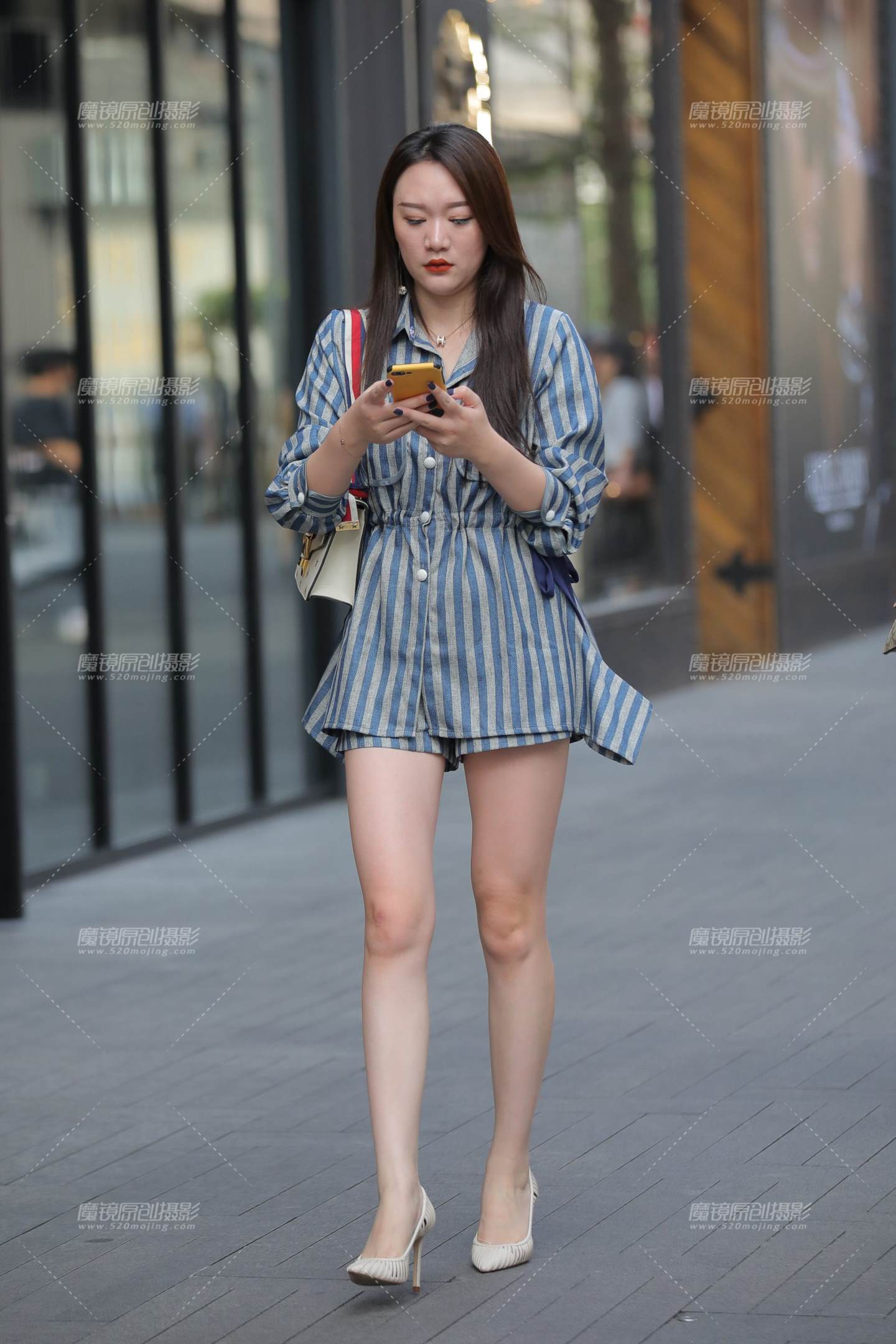 图片[1]-美腿姐姐-街拍流行馆