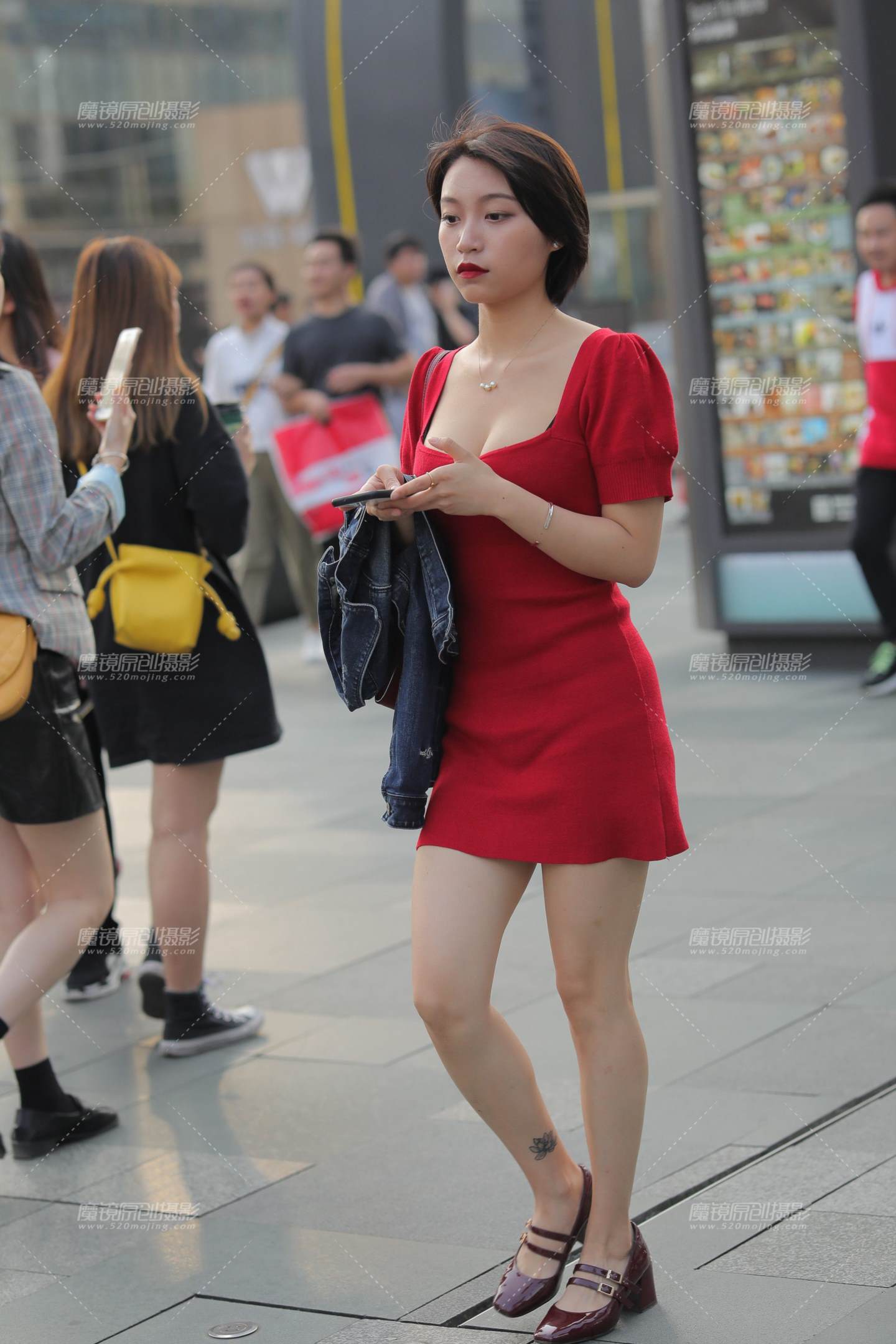 图片[1]-好看的短发女孩-街拍流行馆