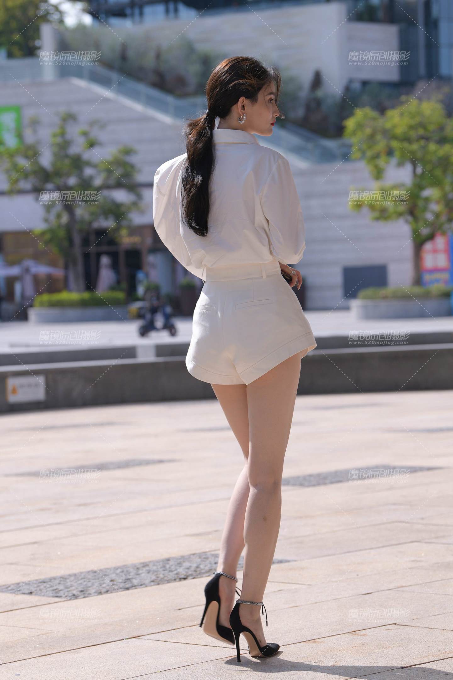 图片[4]-白皙大长腿小姐姐-街拍流行馆