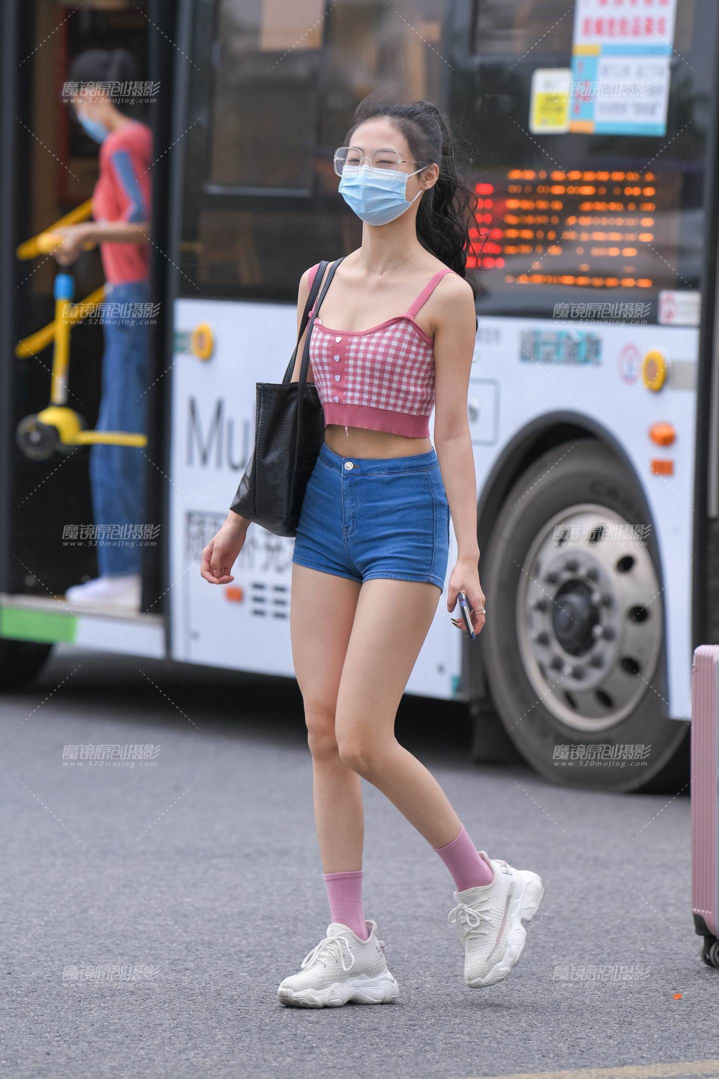 图片[4]-紧身热裤小妹-街拍流行馆