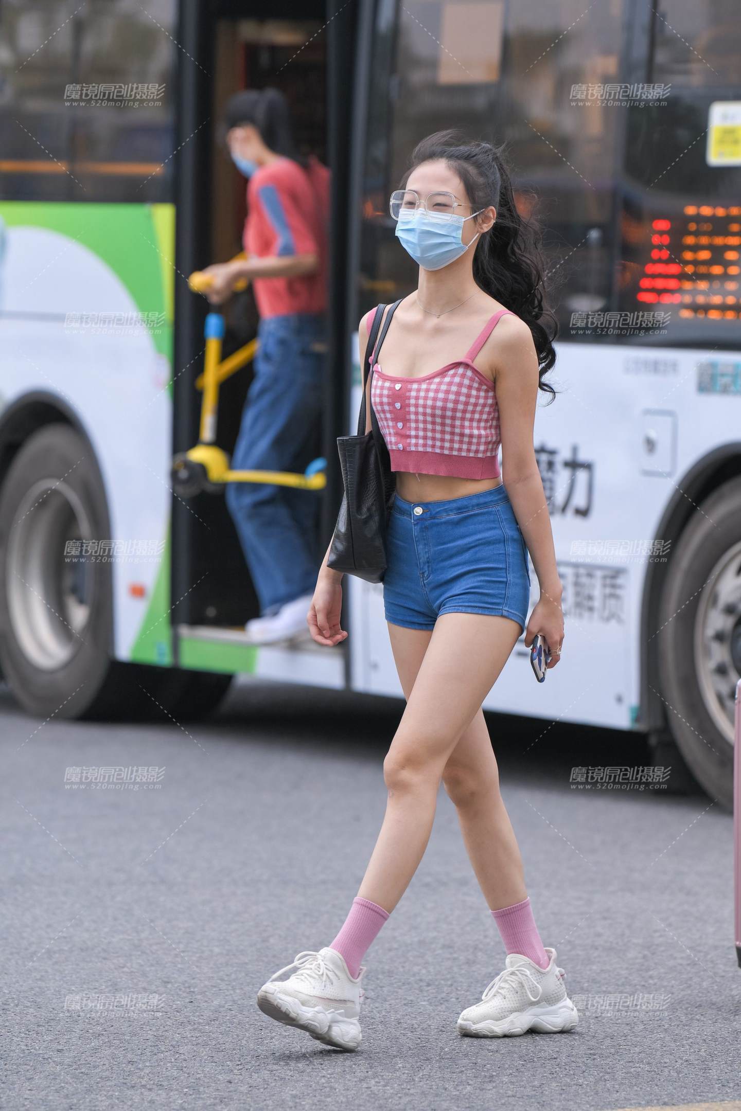 图片[5]-紧身热裤小妹-街拍流行馆