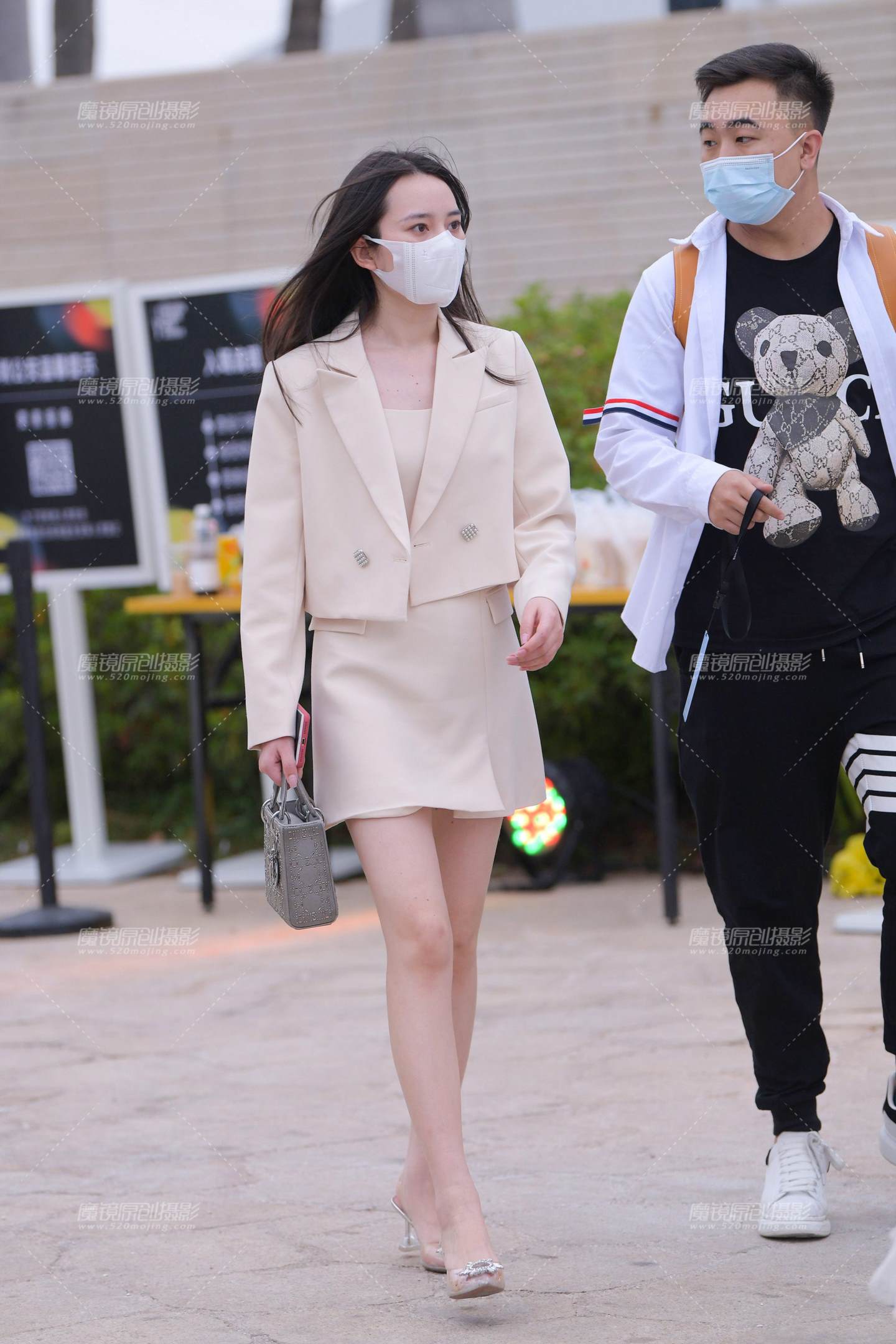 图片[1]-白皙的美腿美足小姐姐-街拍流行馆