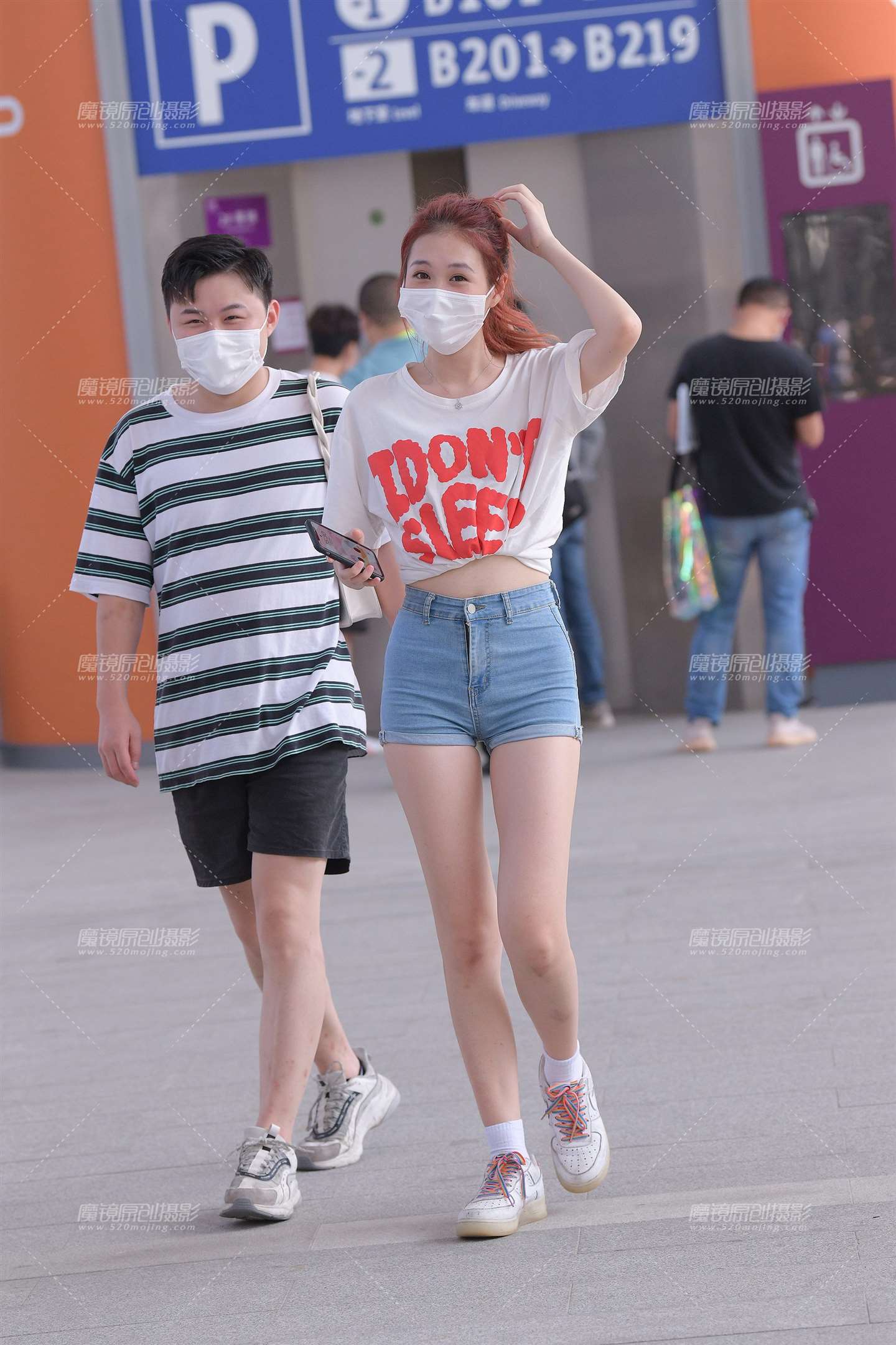 图片[3]-这个热裤大长腿美眉，我是爱了~-街拍流行馆