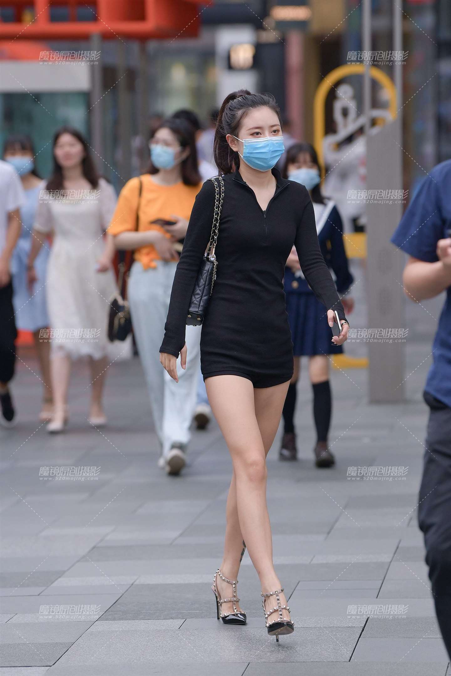 图片[3]-黑色热裤YY长腿-街拍流行馆