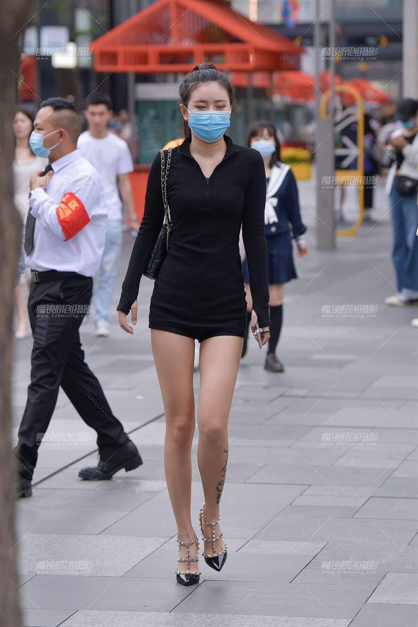 图片[4]-黑色热裤YY长腿-街拍流行馆