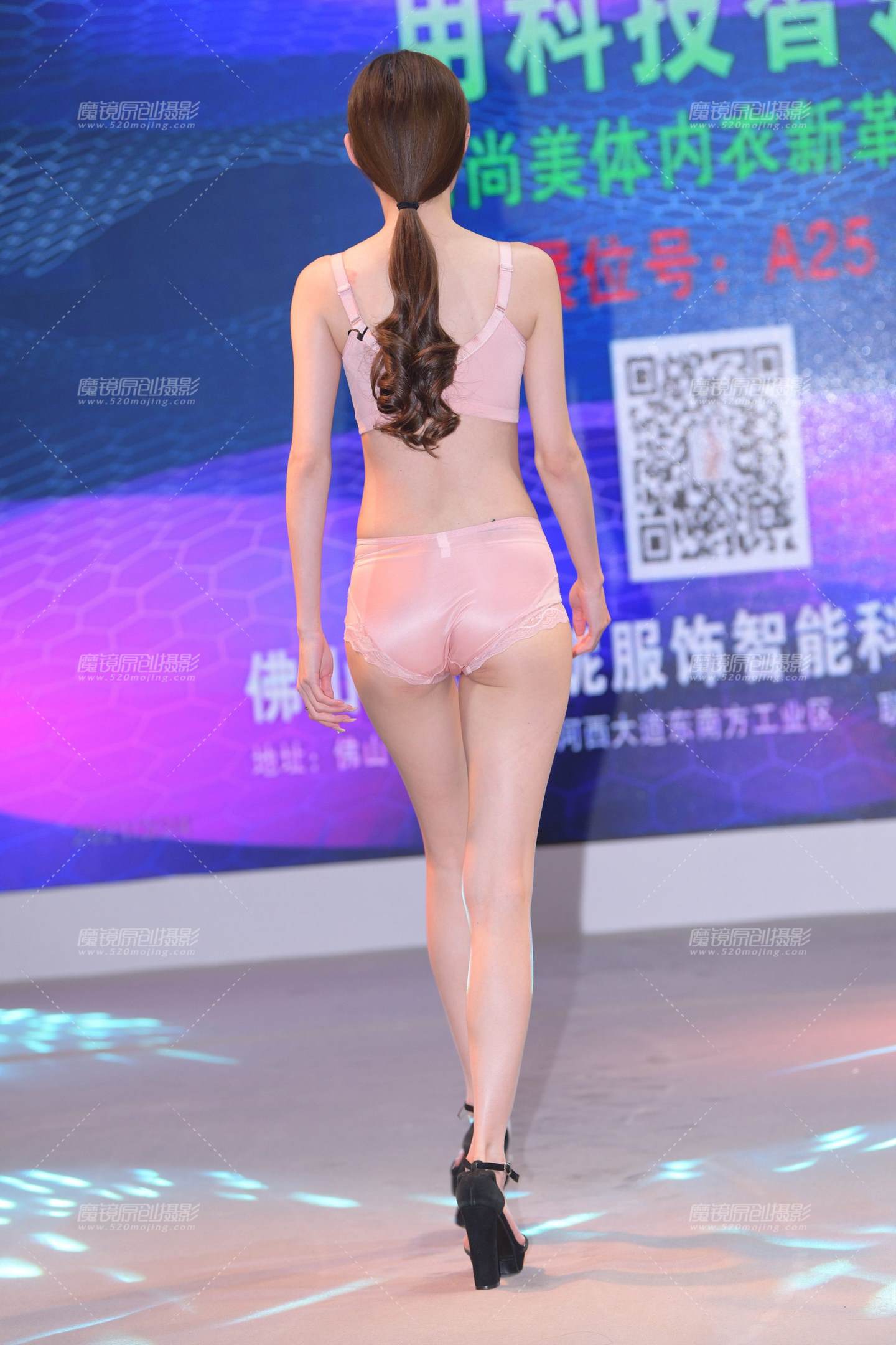 图片[2]-三套一模，美腿内衣模特-街拍流行馆
