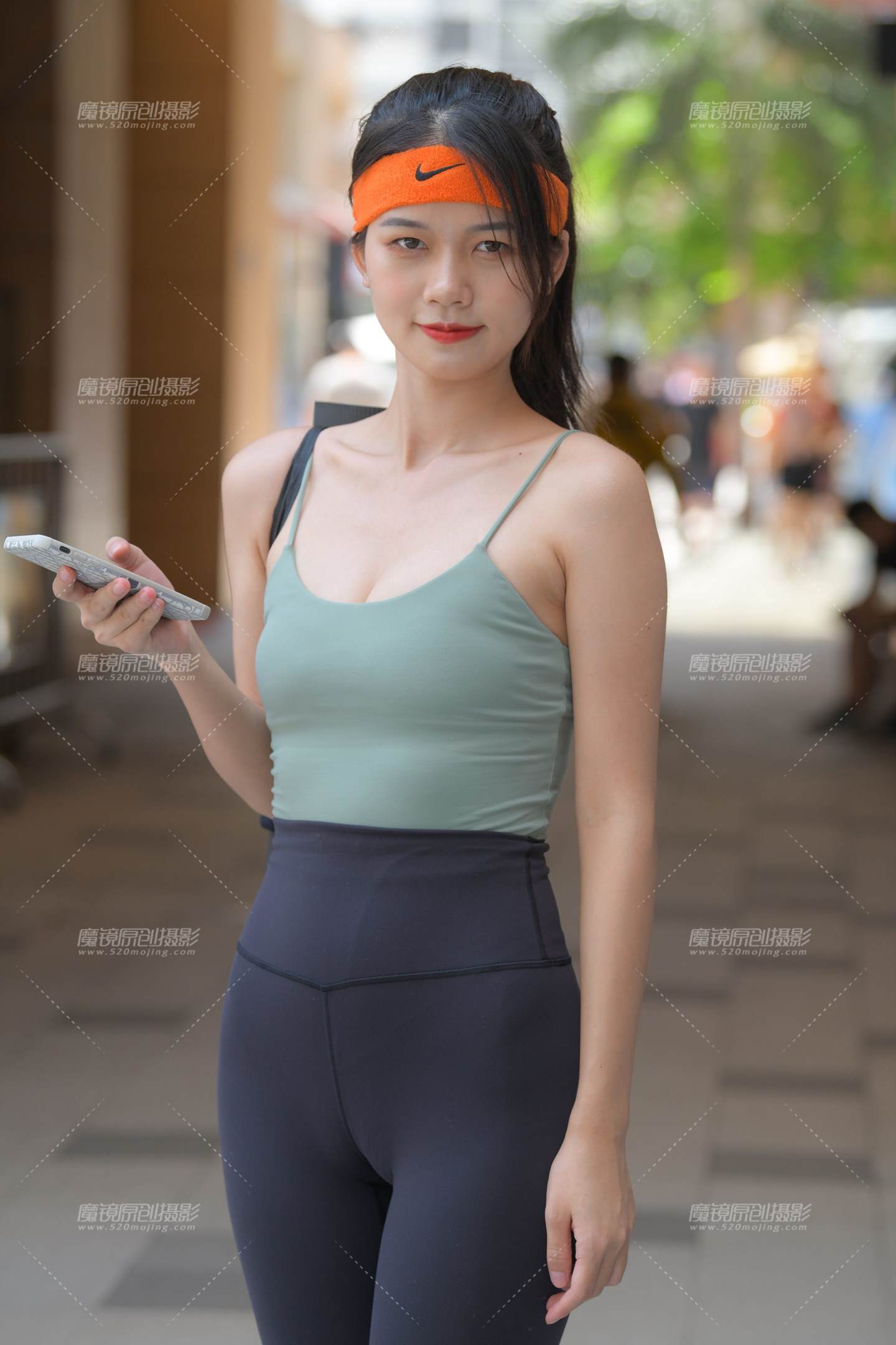 图片[5]-黑色瑜伽裤女孩-街拍流行馆