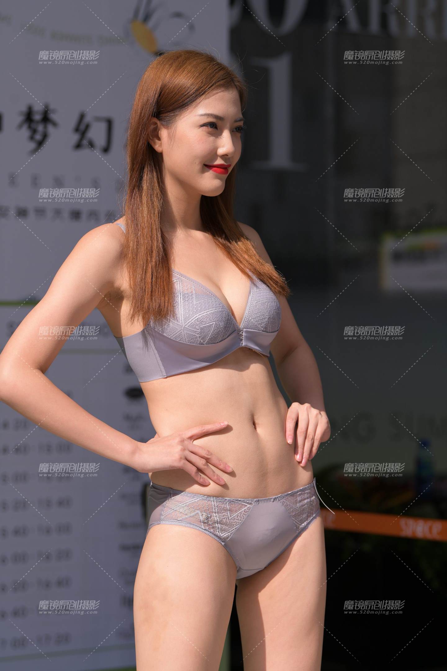 图片[3]-一模两套，自信的她~-街拍流行馆