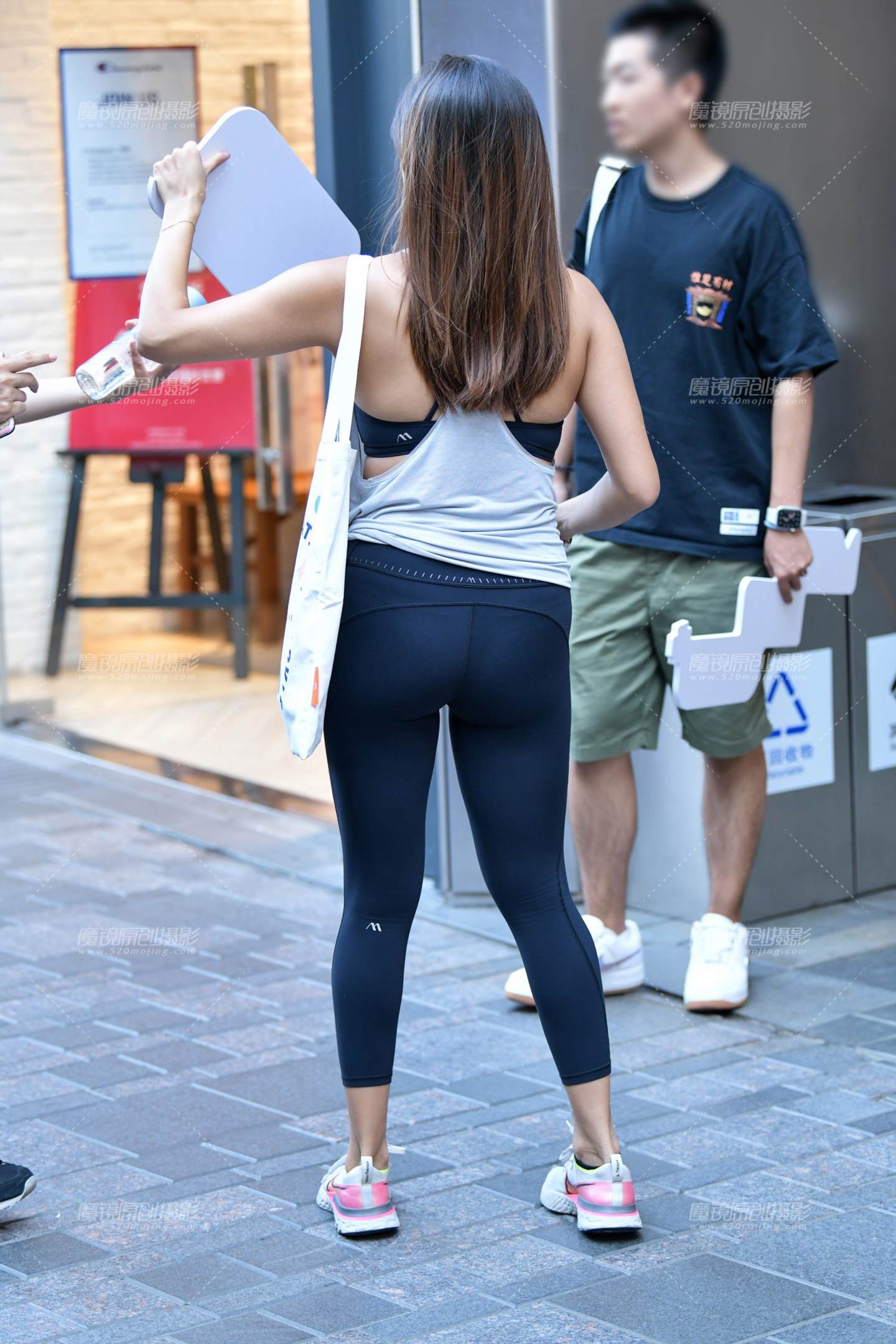 图片[2]-紧身瑜伽美女-街拍流行馆