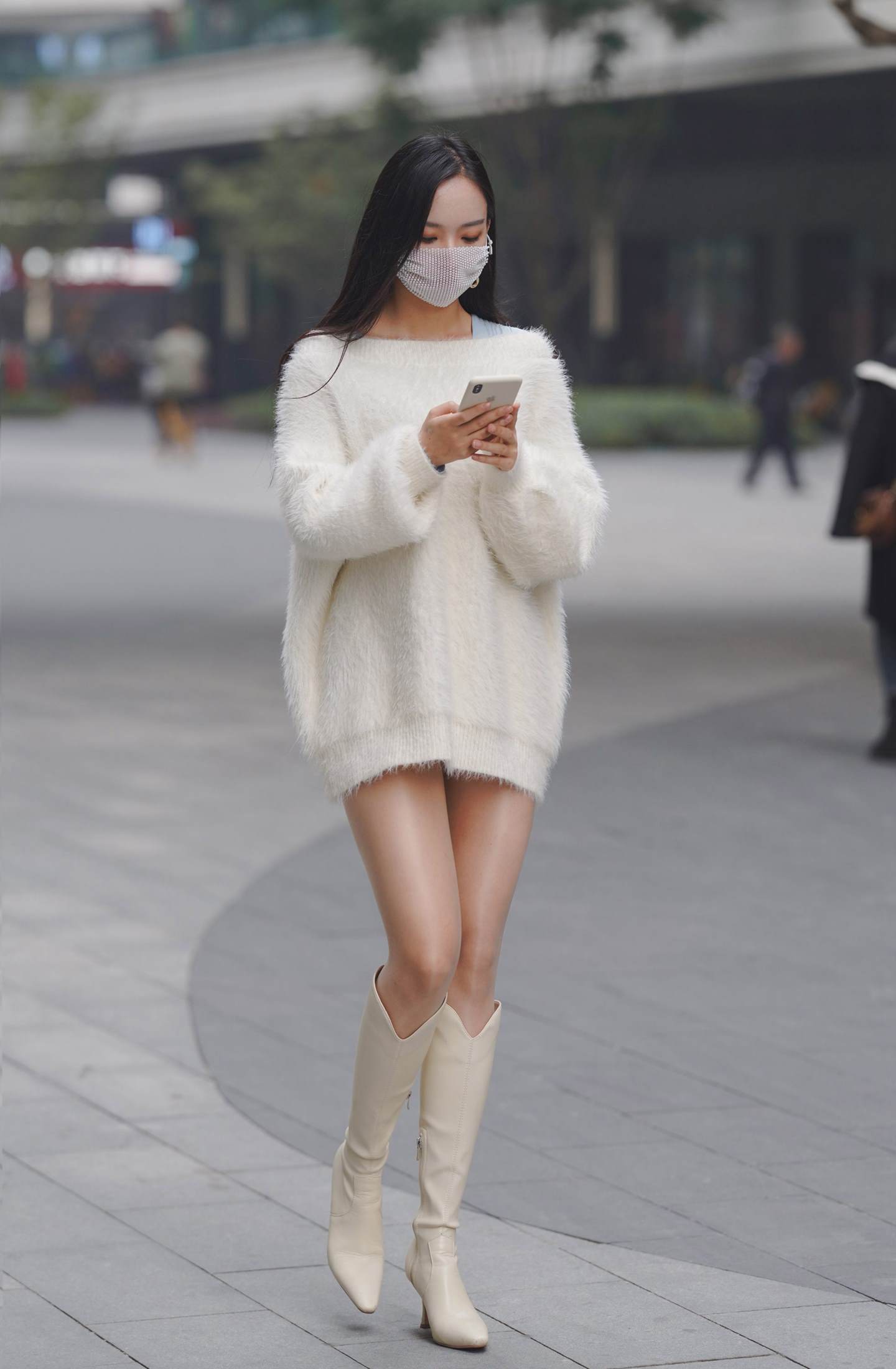 图片[1]-牛仔裙小姐姐-街拍流行馆