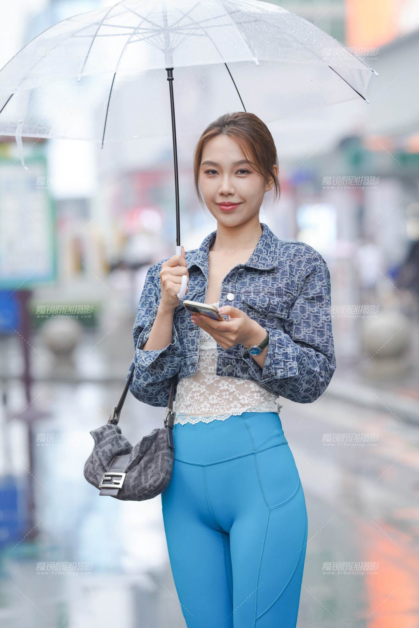 图片[5]-心爱的蓝色瑜伽裤女孩-街拍流行馆