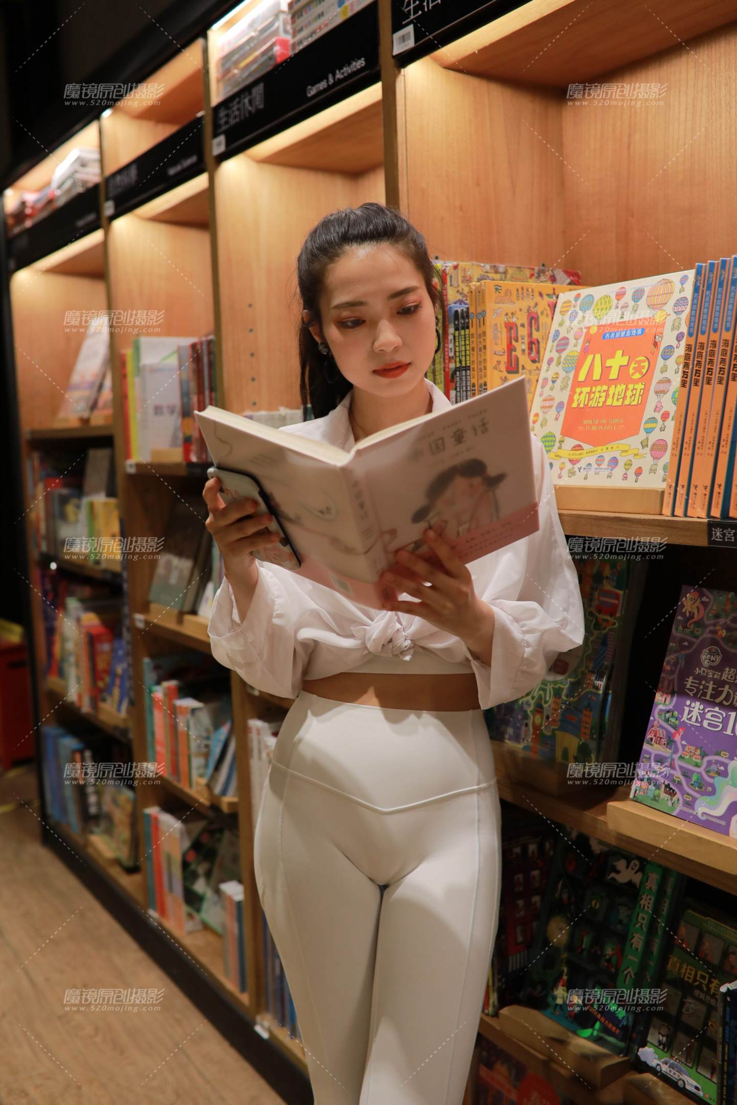 图片[4]-白色瑜伽裤女孩-街拍流行馆