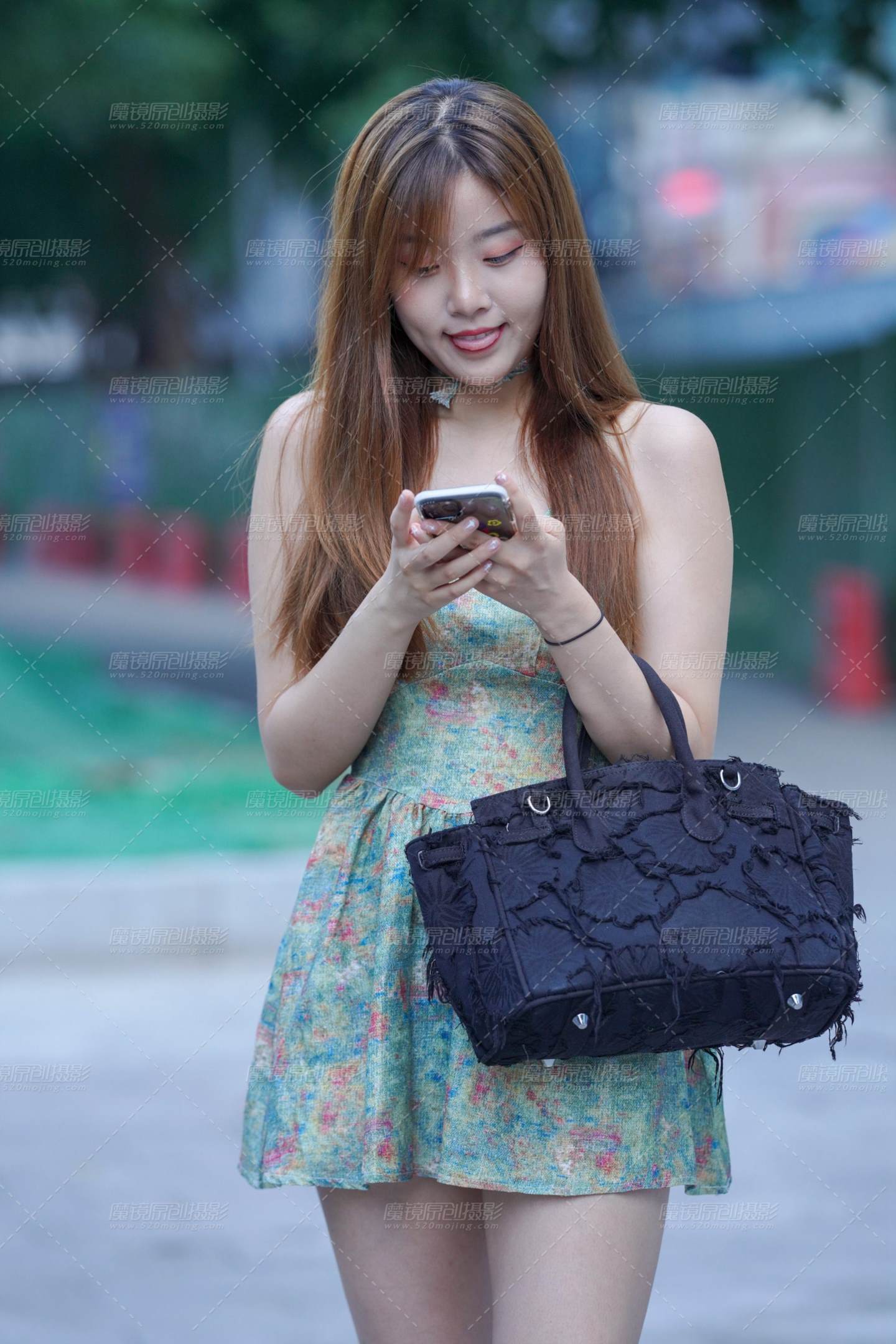 图片[4]-绿色小花裙美女-街拍流行馆