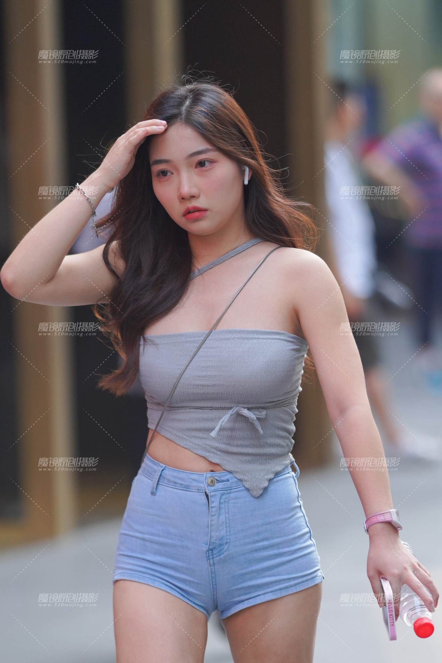 图片[3]-可爱的邻家热裤小妹-街拍流行馆