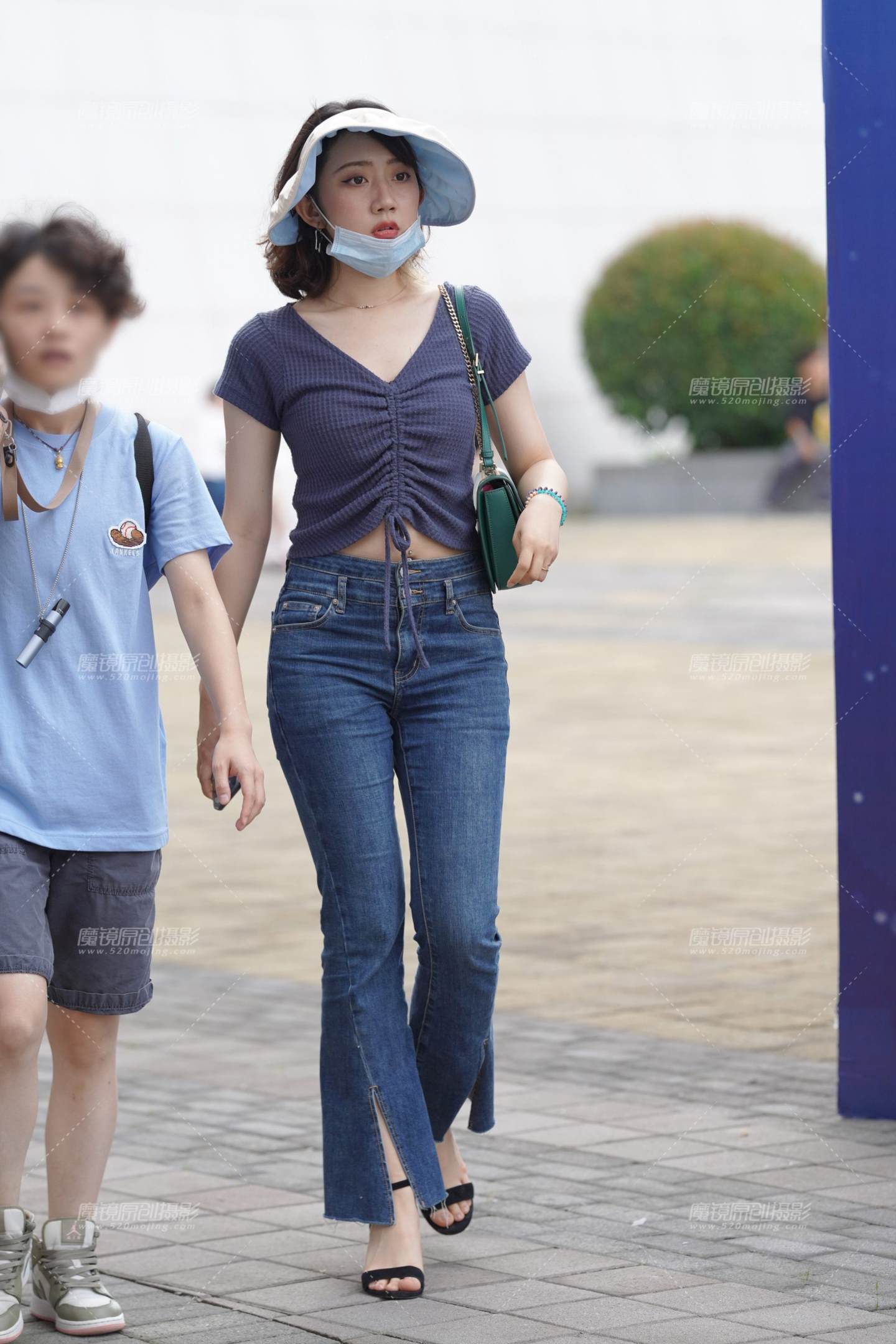 图片[1]-小姐姐随意的打扮 看着却很舒适-街拍流行馆